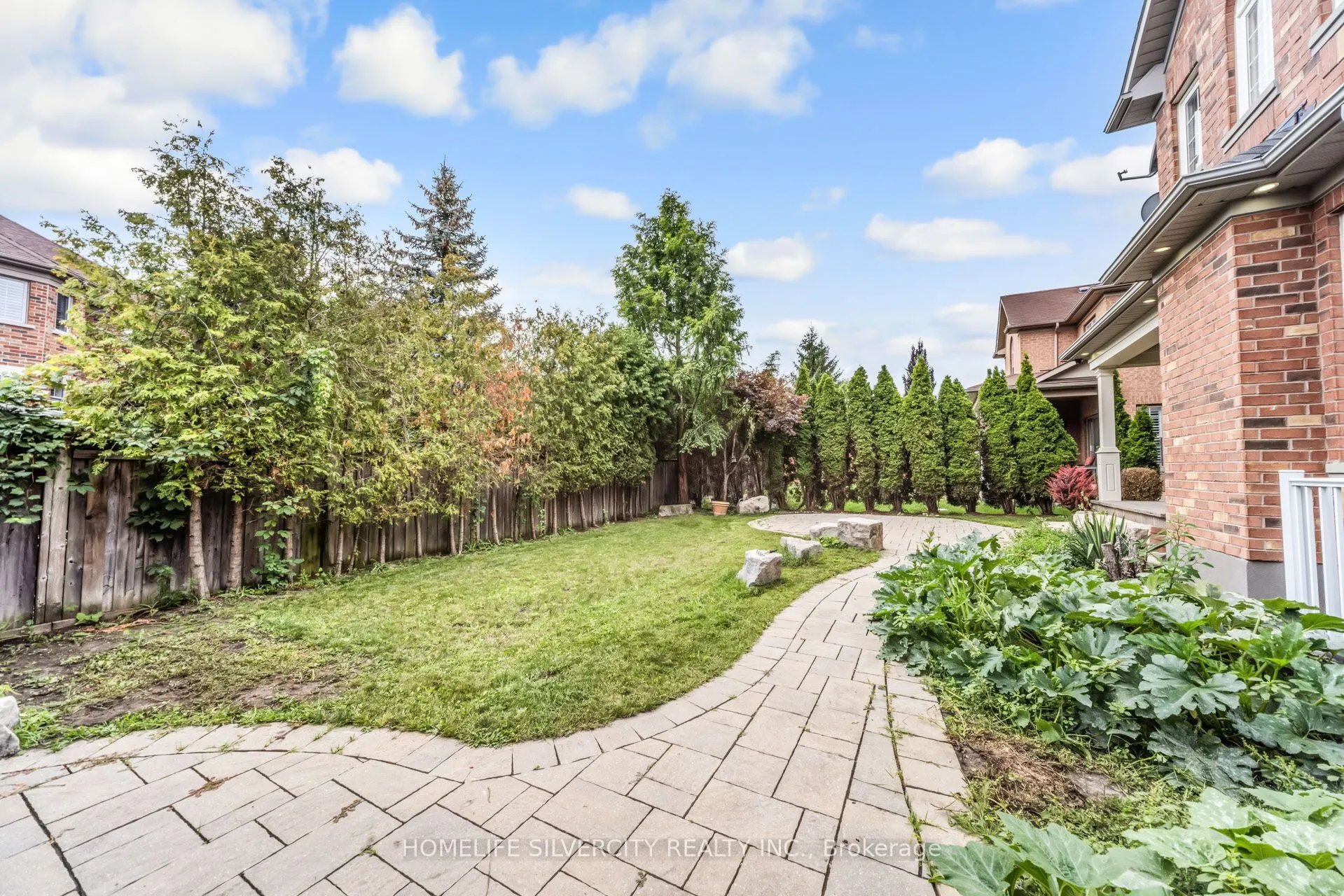 1587 Hallstone Road
