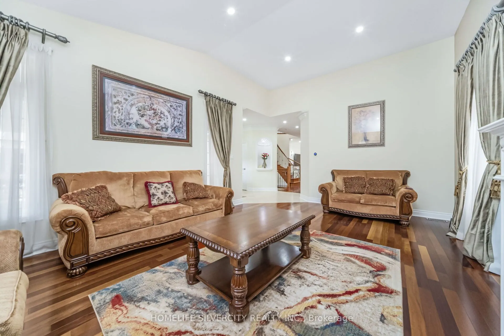 1587 Hallstone Road