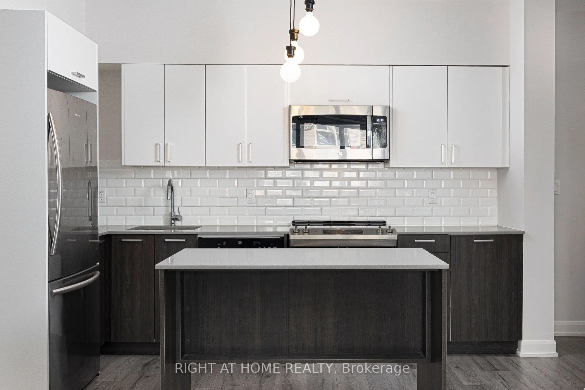 385 Osler Street, #207