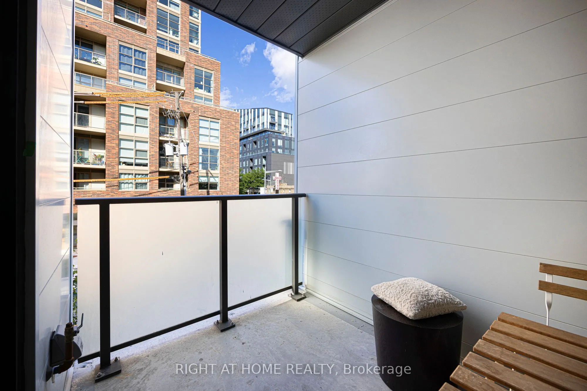 385 Osler Street, #207