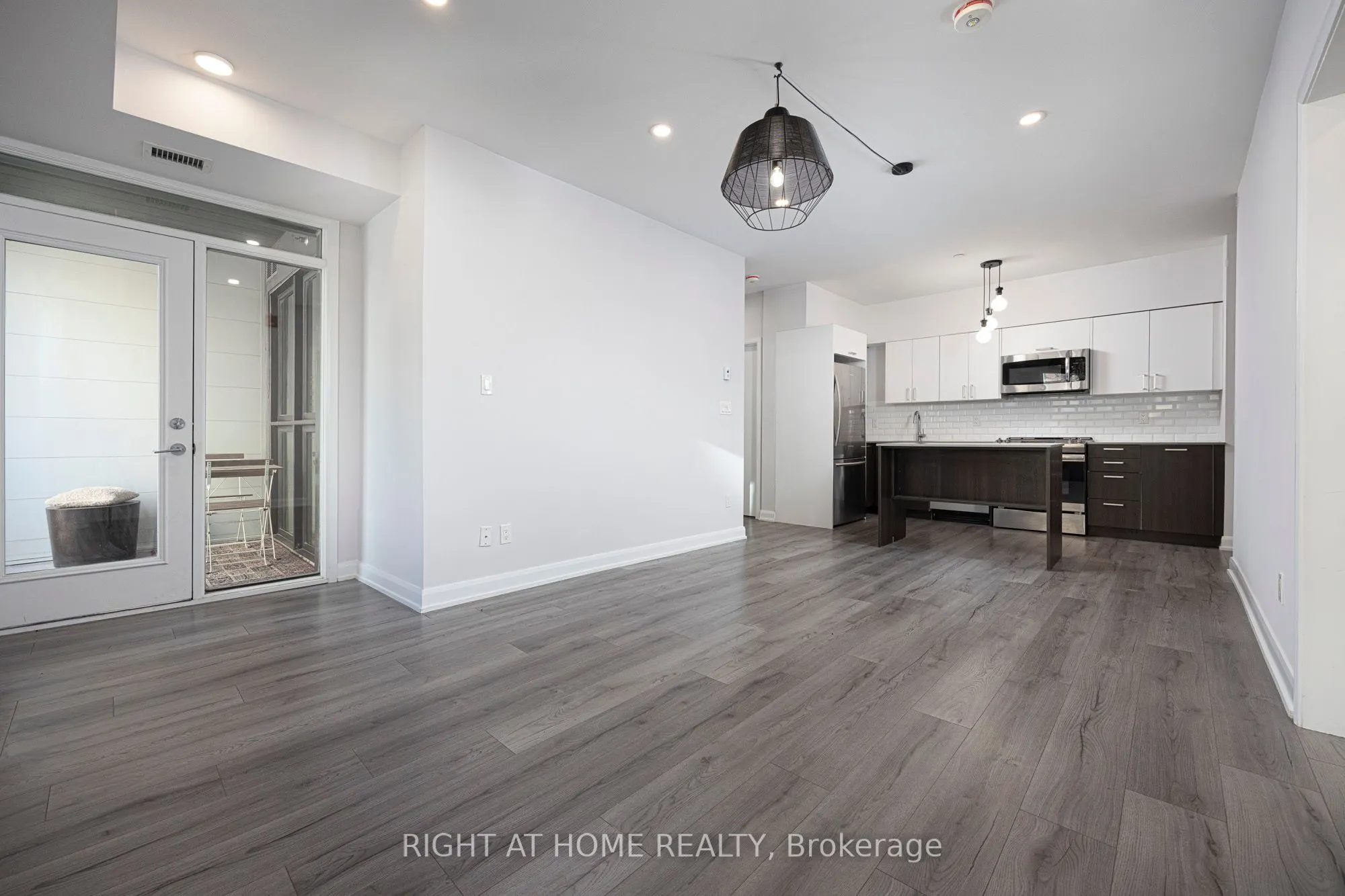 385 Osler Street, #207