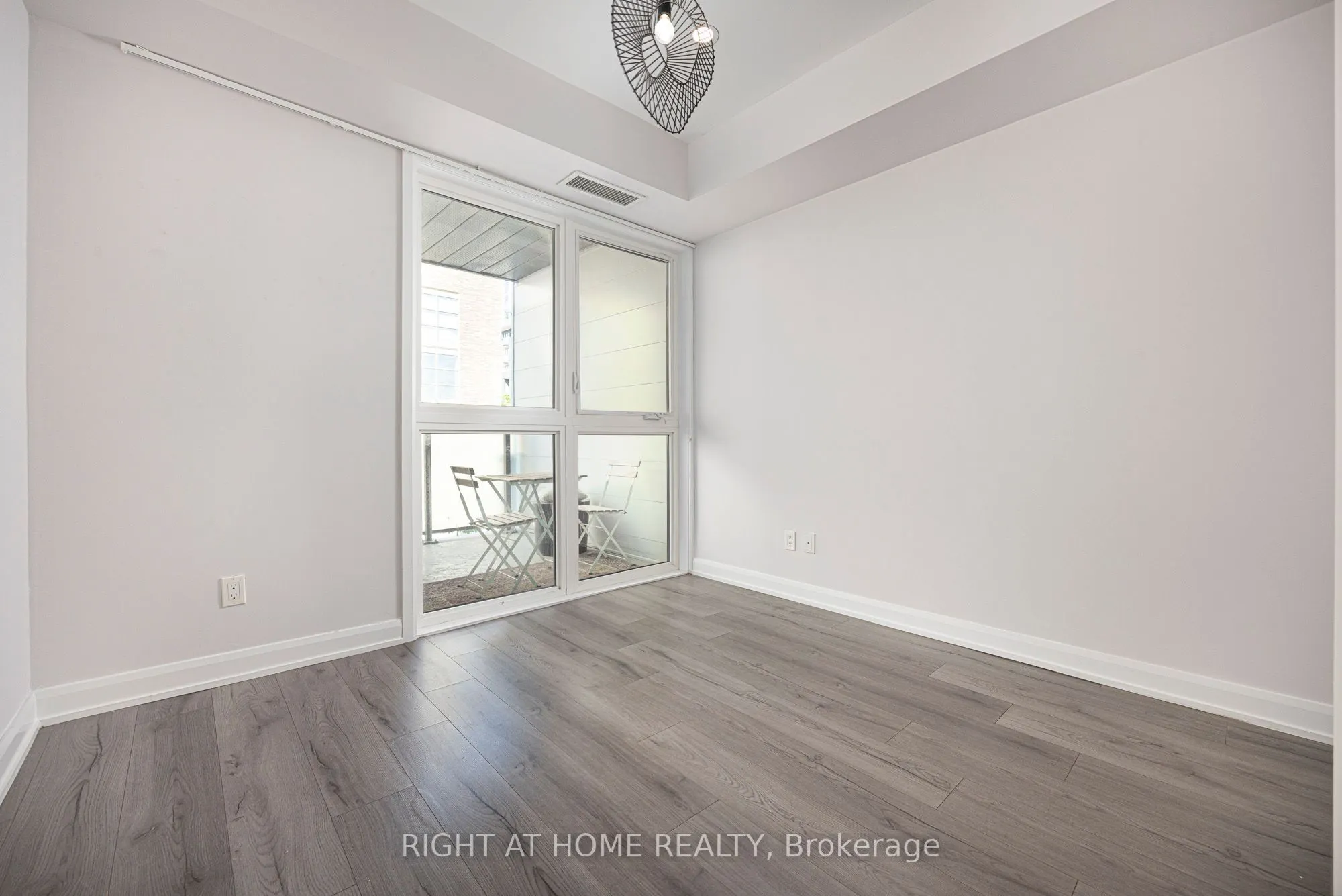 385 Osler Street, #207