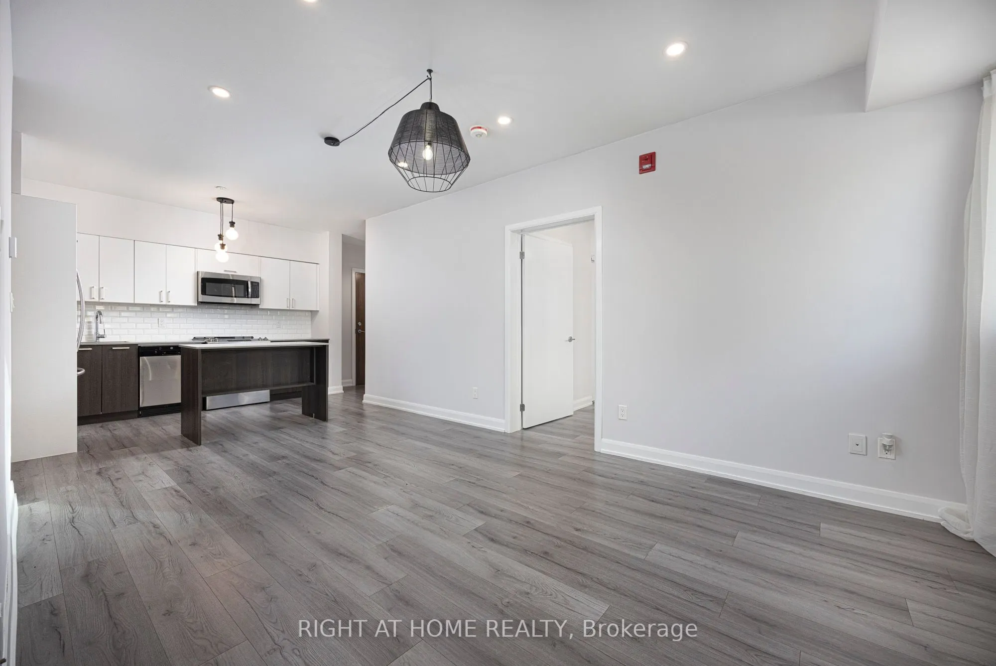 385 Osler Street, #207