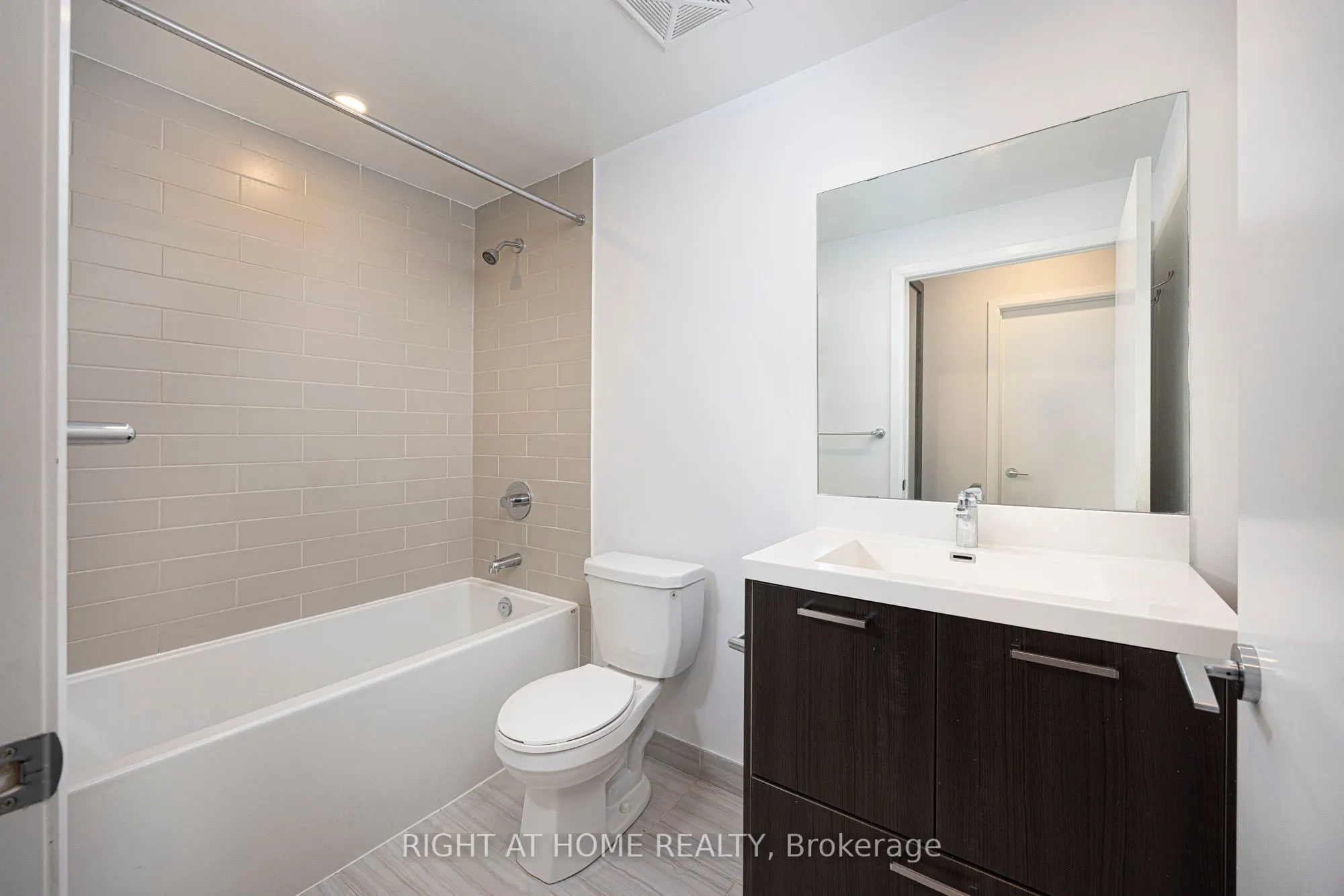 385 Osler Street, #207