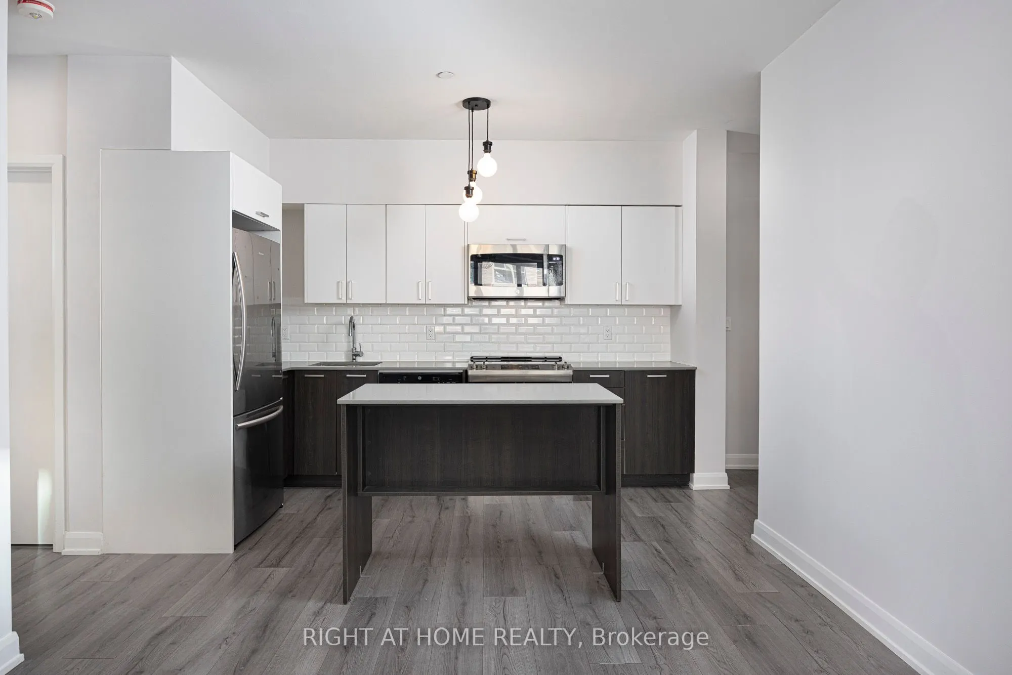 385 Osler Street, #207