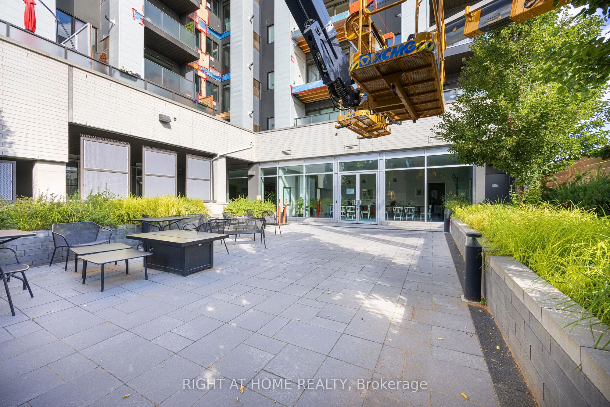 385 Osler Street, #207