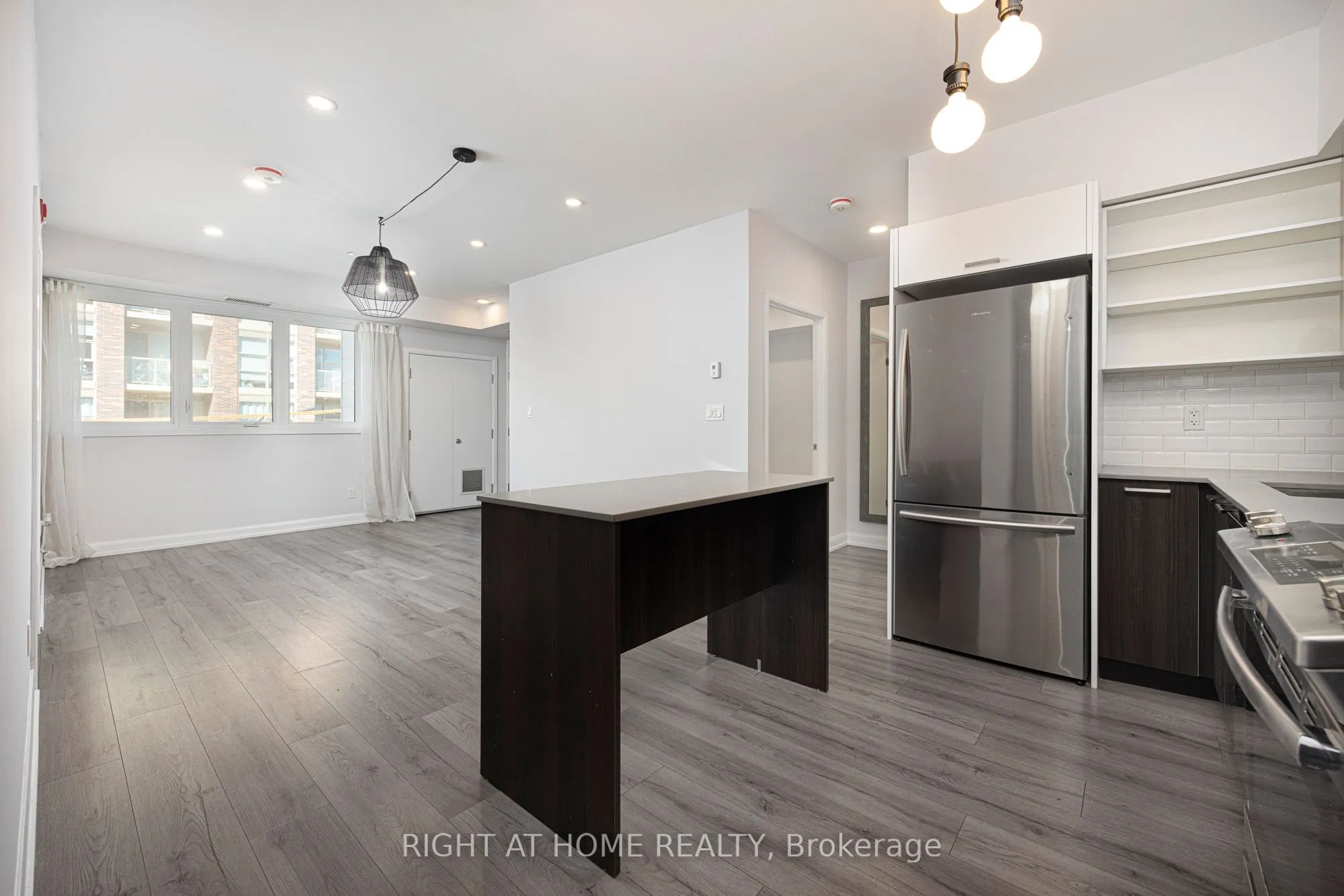 385 Osler Street, #207