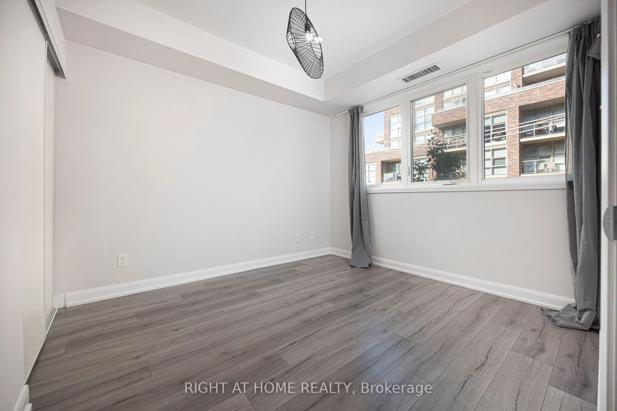 385 Osler Street, #207