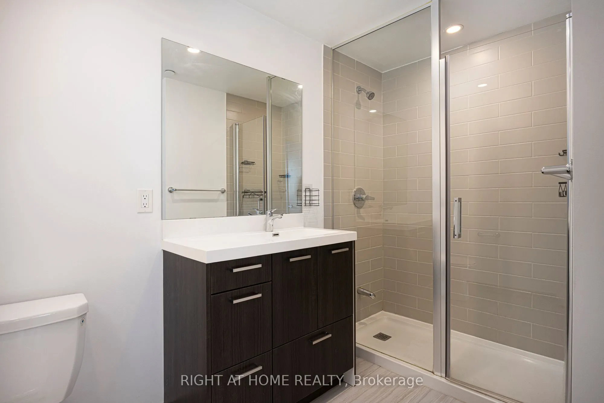 385 Osler Street, #207