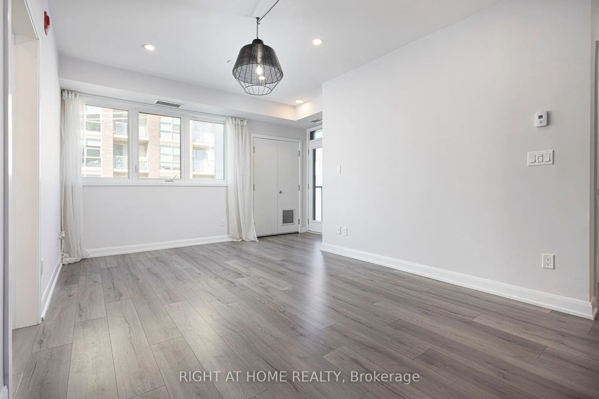 385 Osler Street, #207