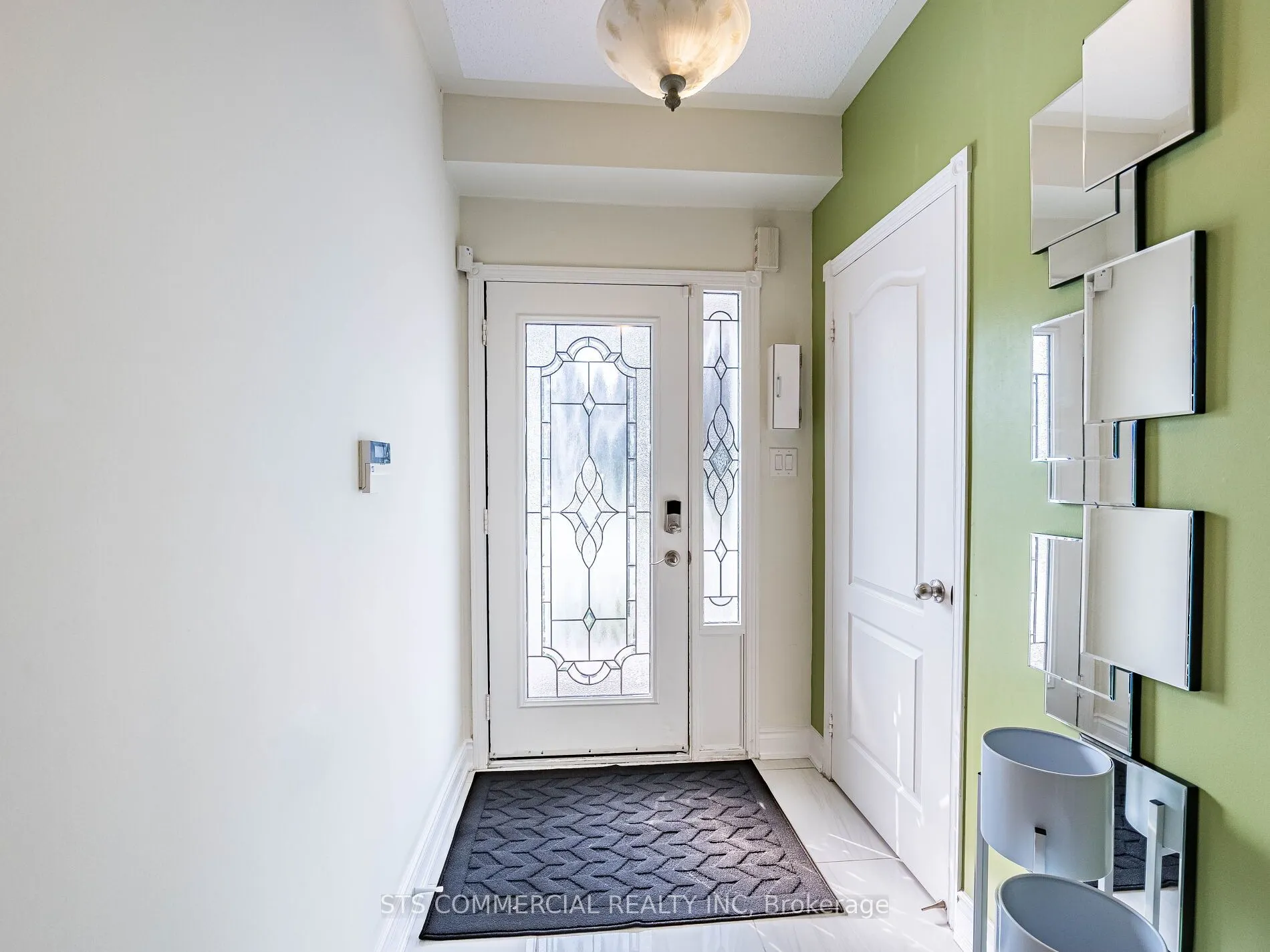 18 Queen Mary Drive