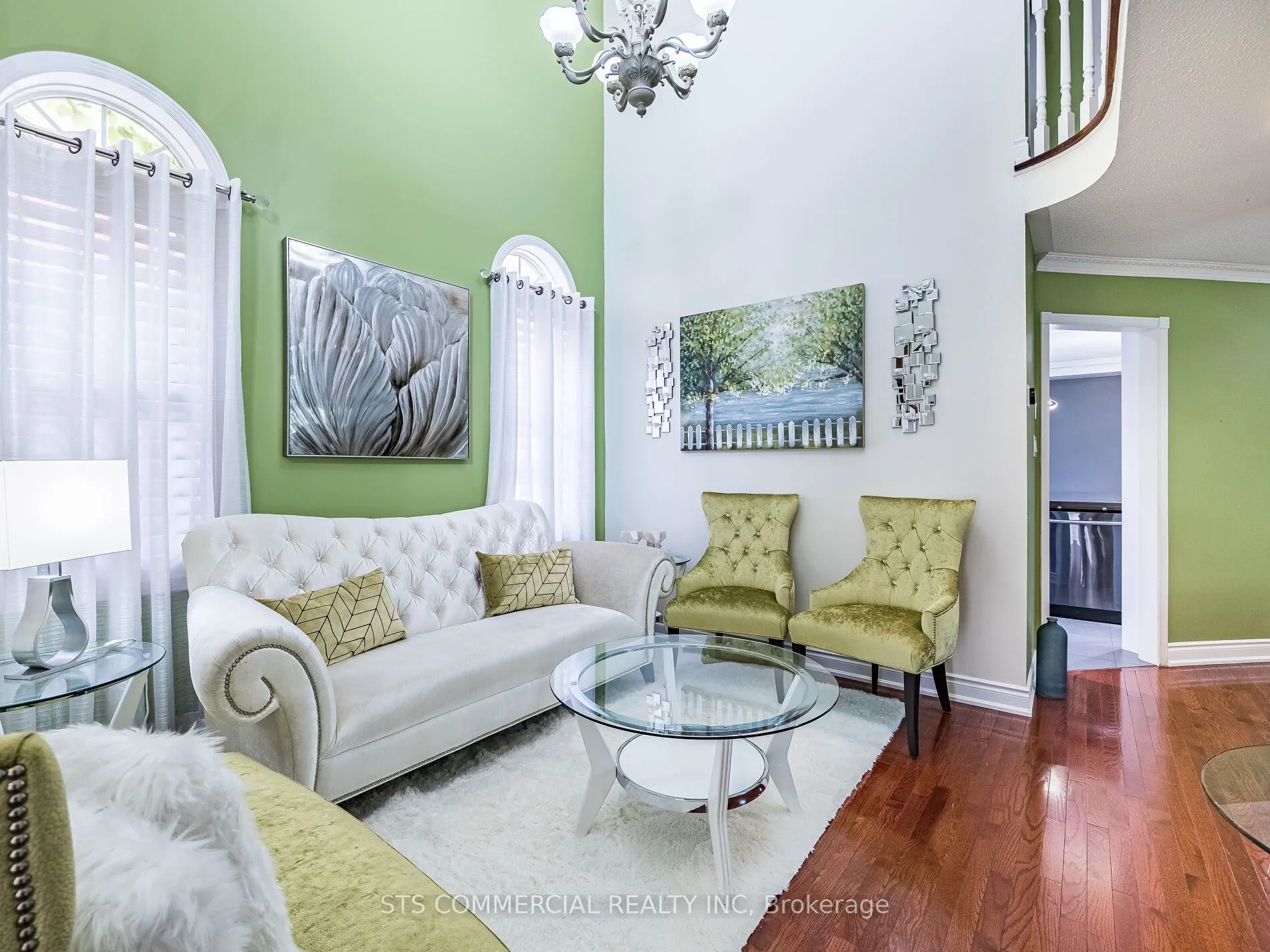 18 Queen Mary Drive
