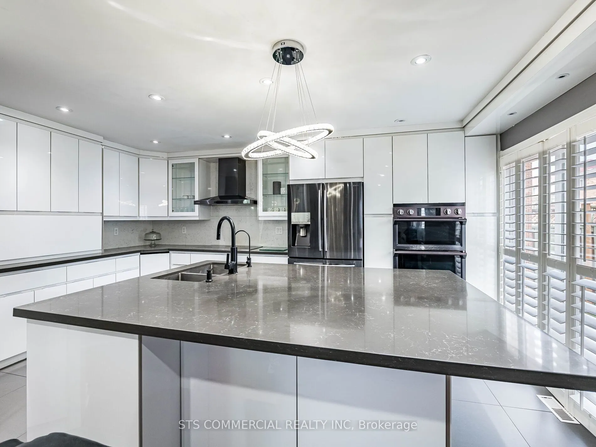 18 Queen Mary Drive