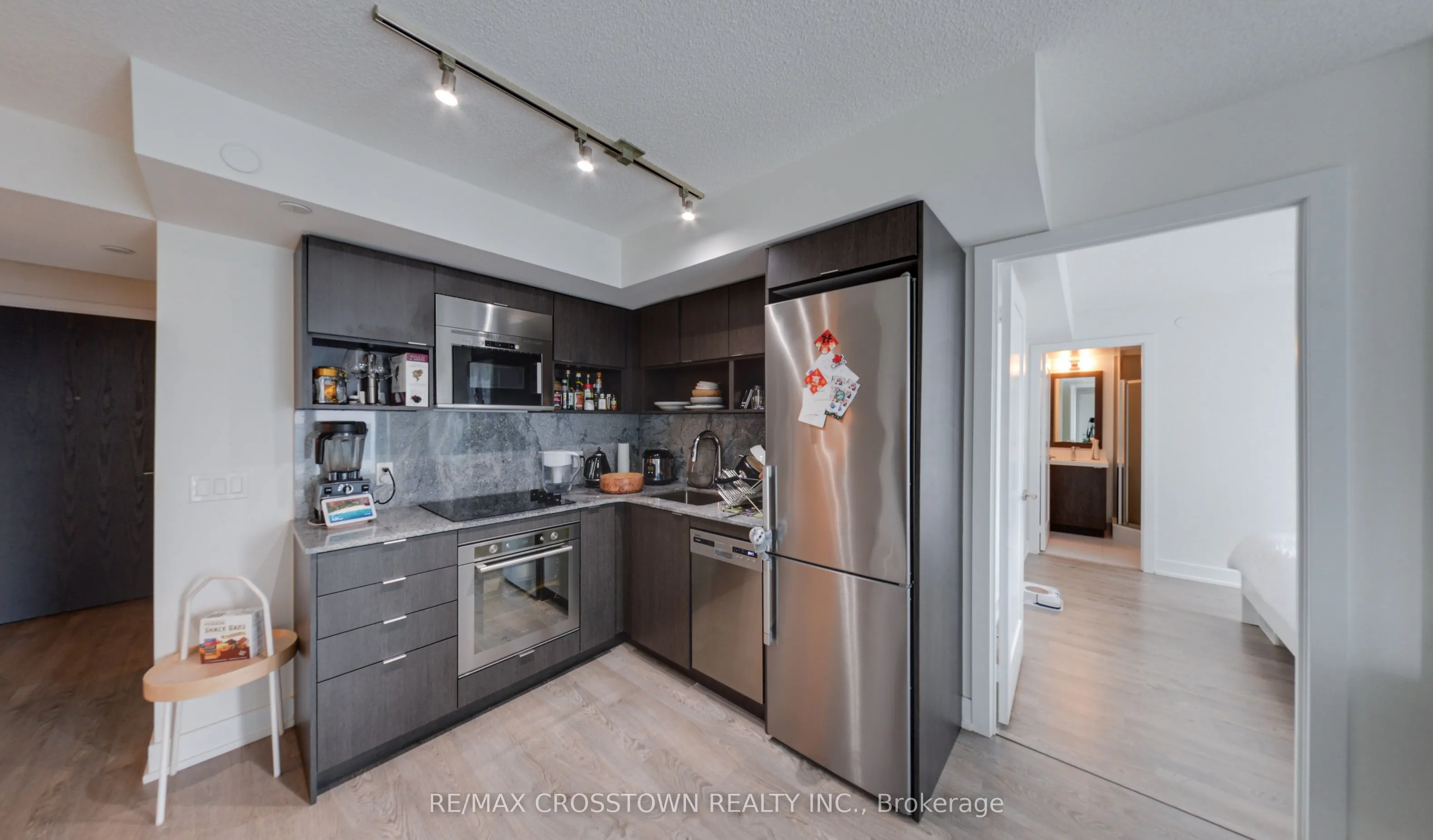 7 Mabelle Avenue, #2901