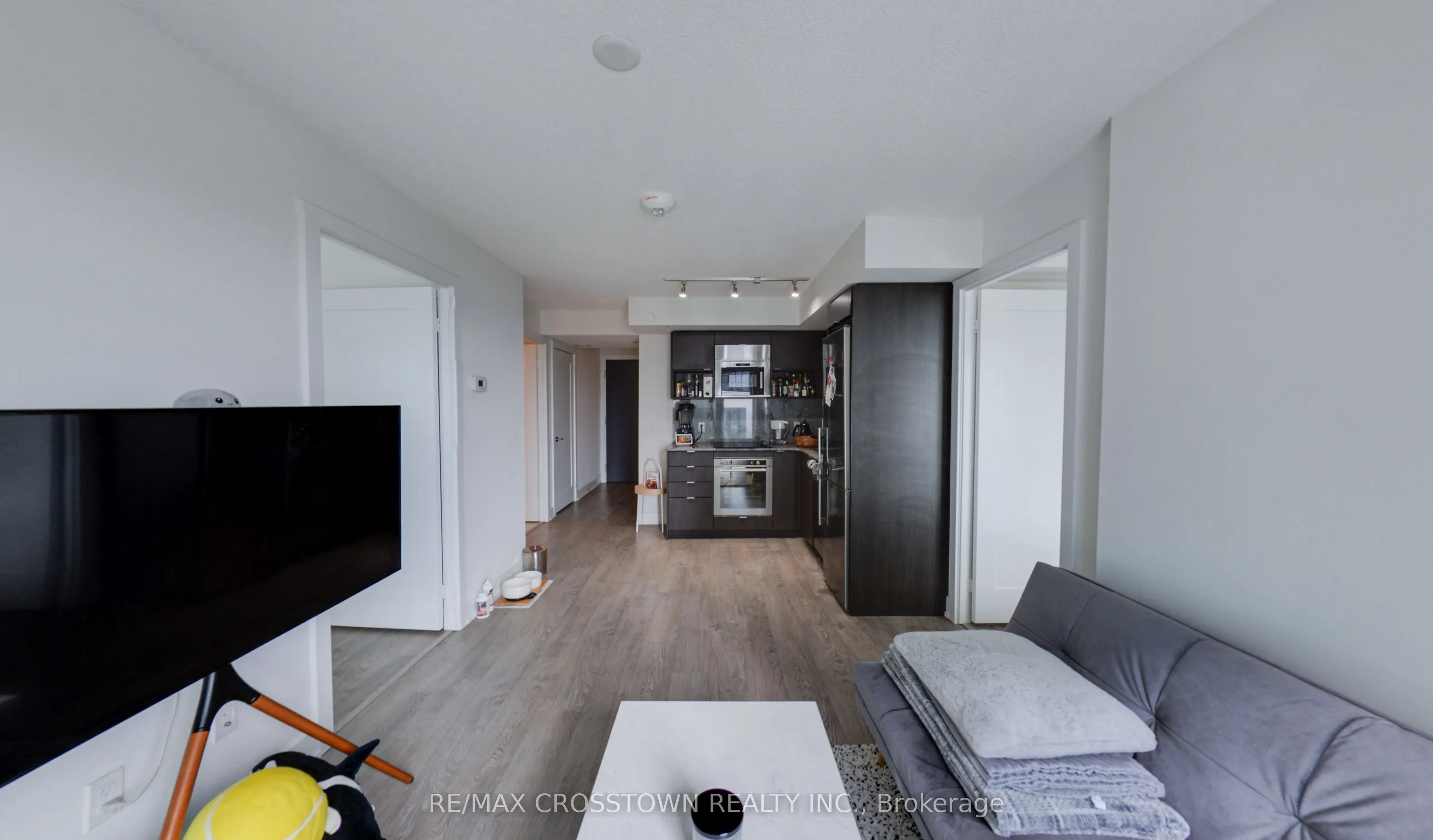 7 Mabelle Avenue, #2901