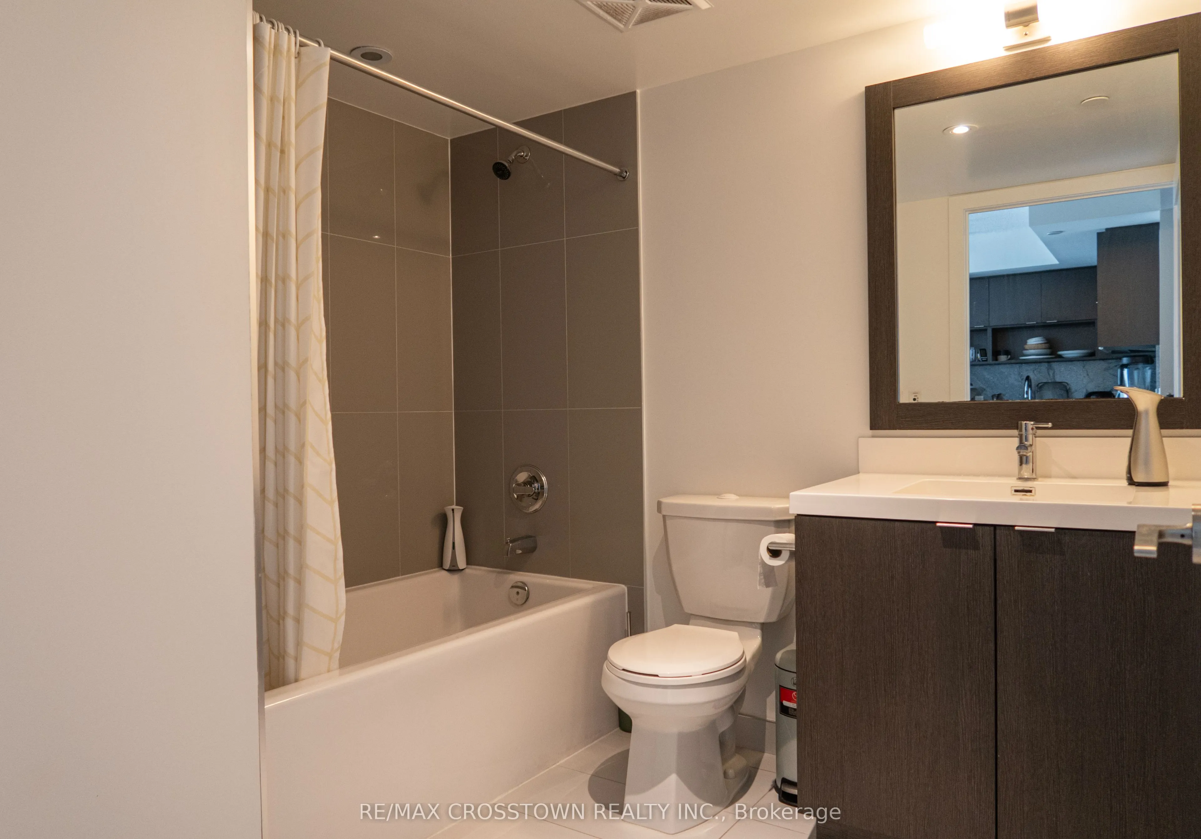 7 Mabelle Avenue, #2901