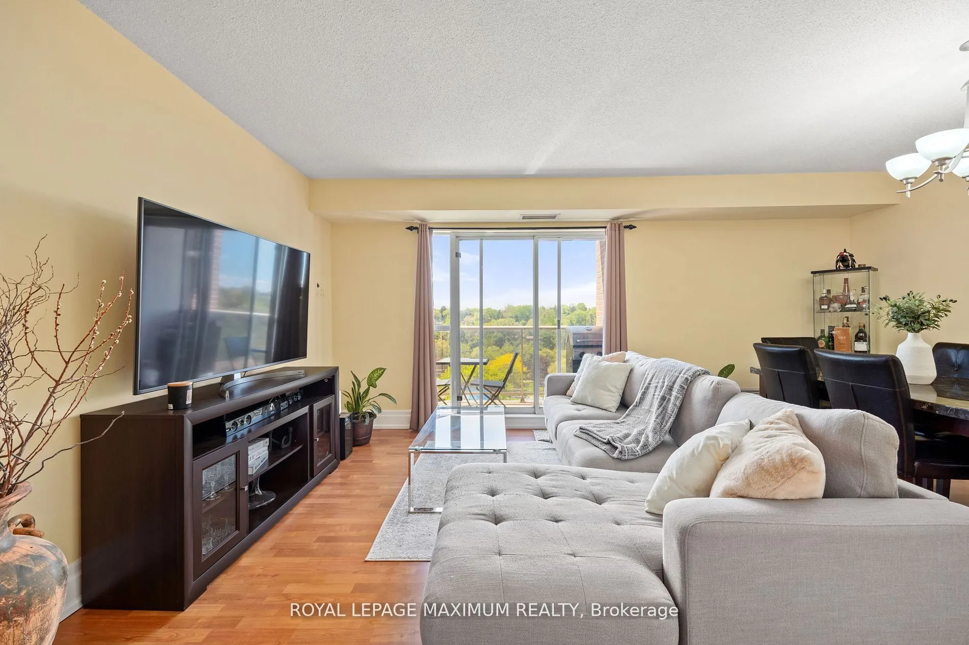 2088 Lawrence Avenue W, #807