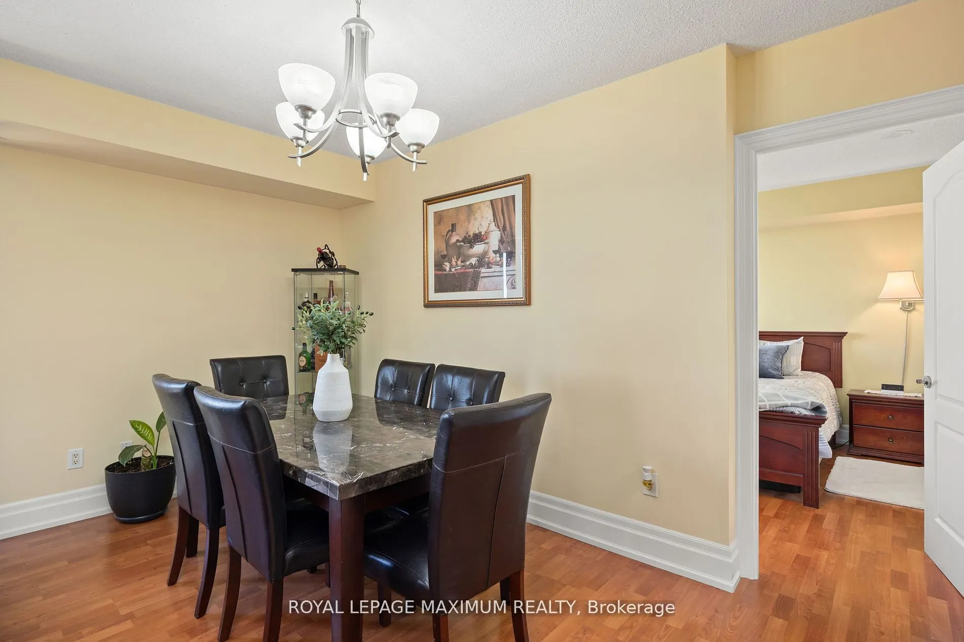 2088 Lawrence Avenue W, #807