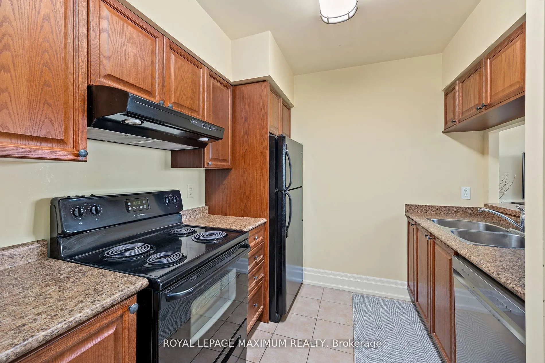 2088 Lawrence Avenue W, #807