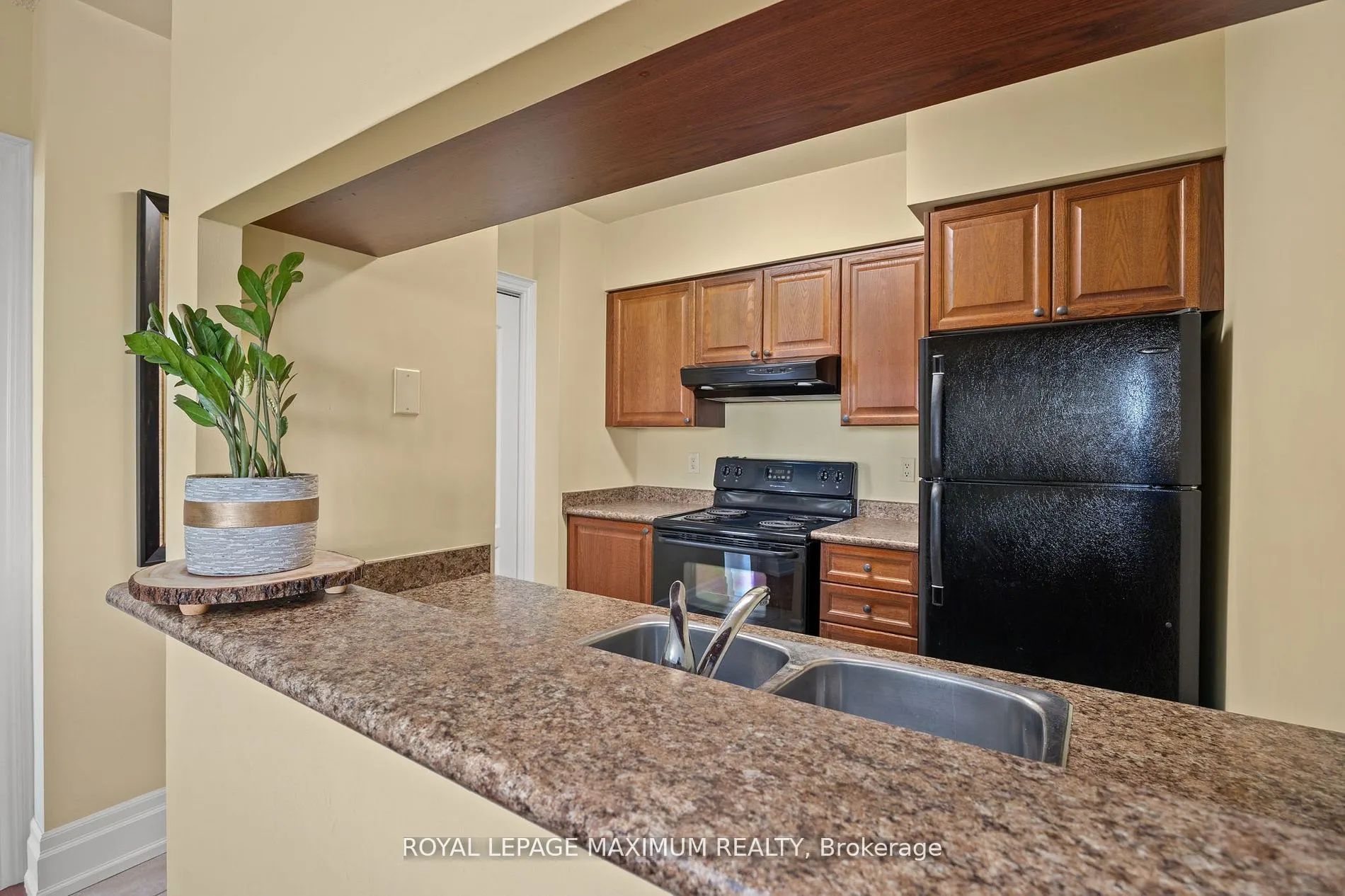 2088 Lawrence Avenue W, #807