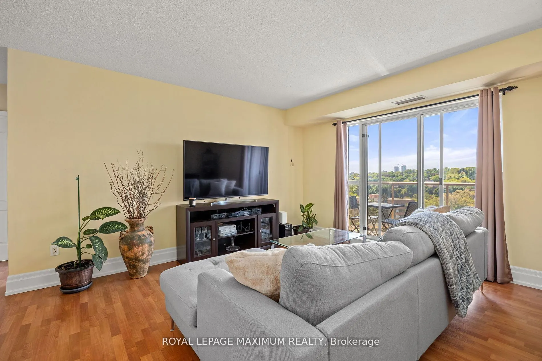 2088 Lawrence Avenue W, #807