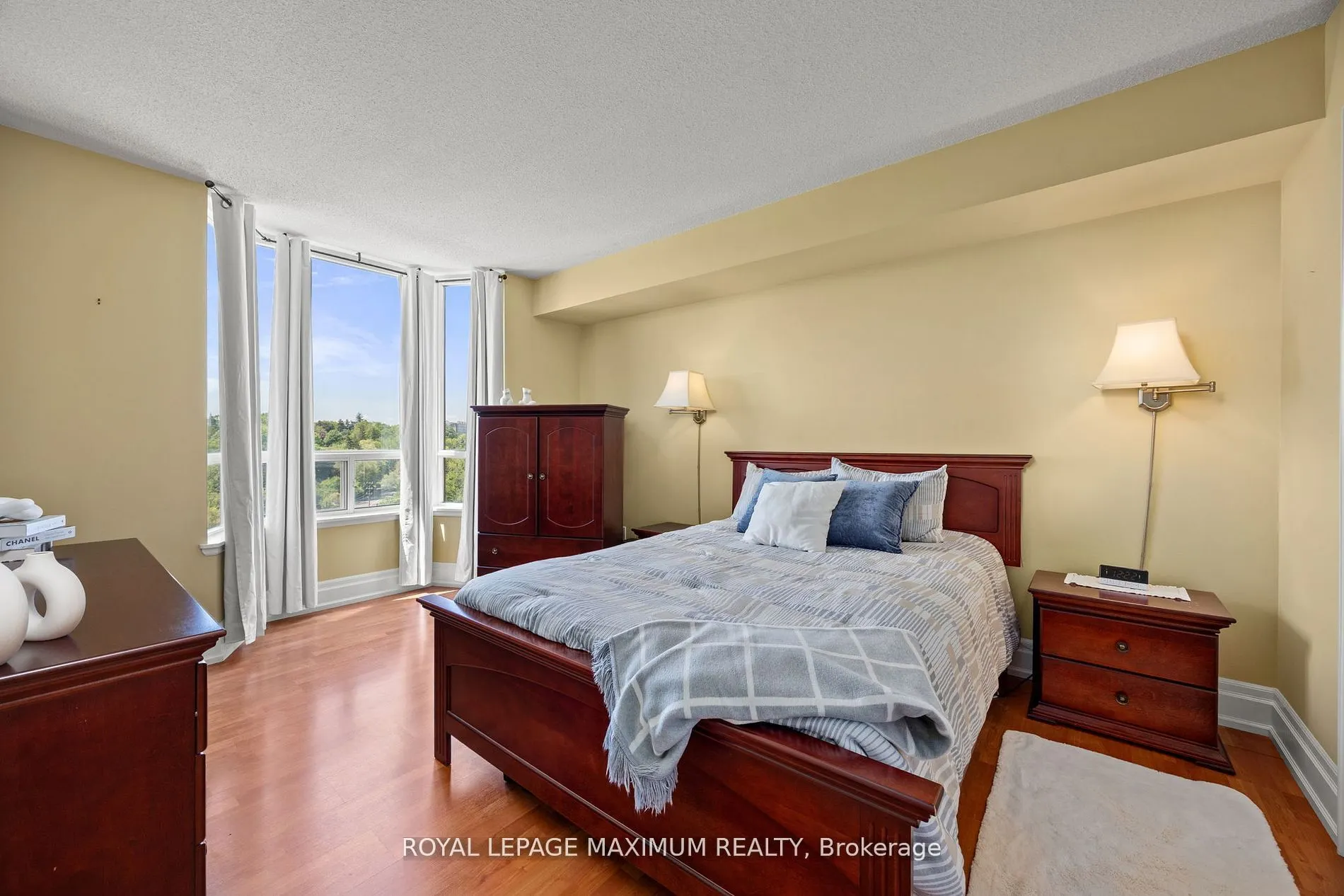 2088 Lawrence Avenue W, #807