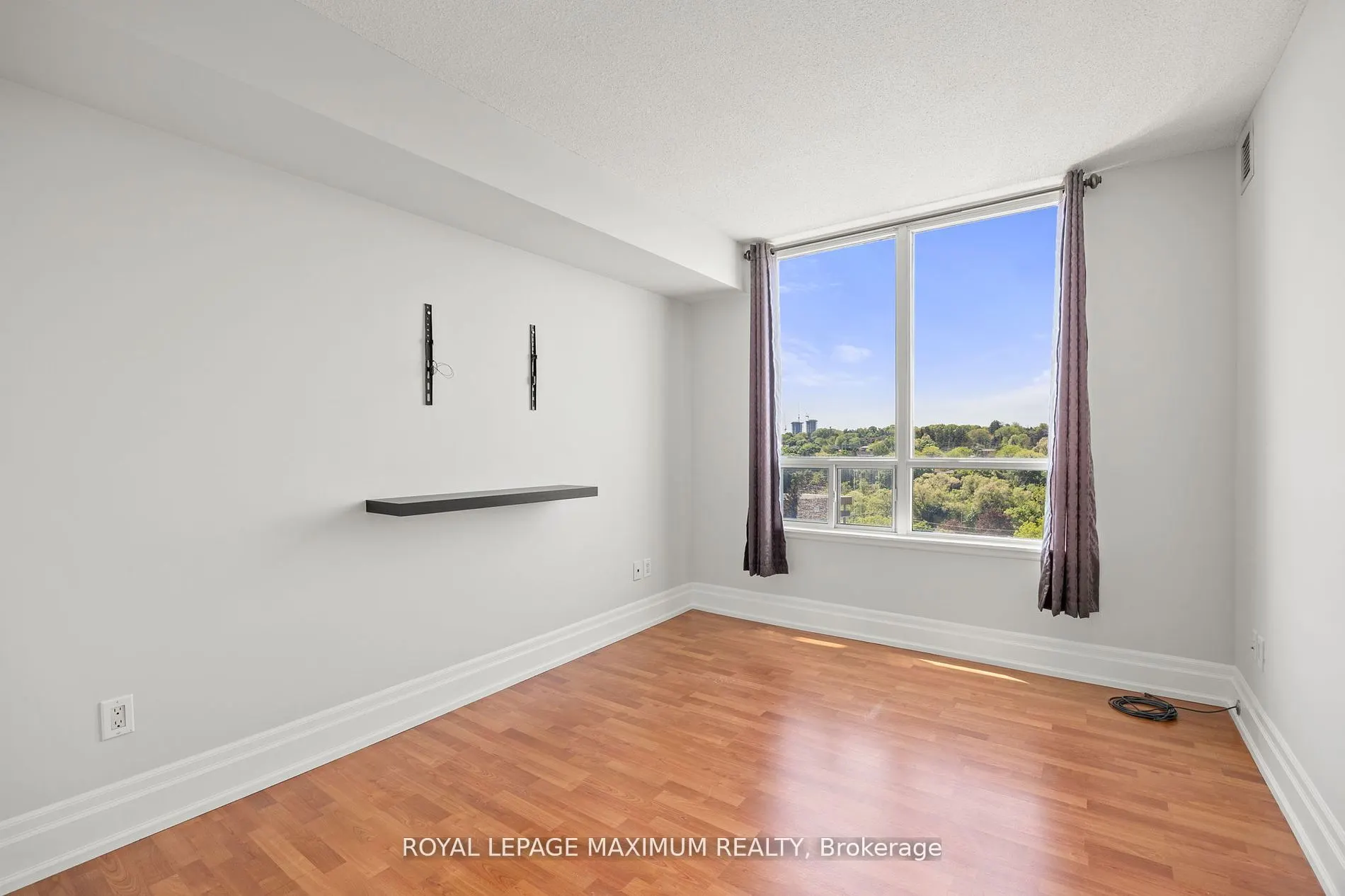 2088 Lawrence Avenue W, #807