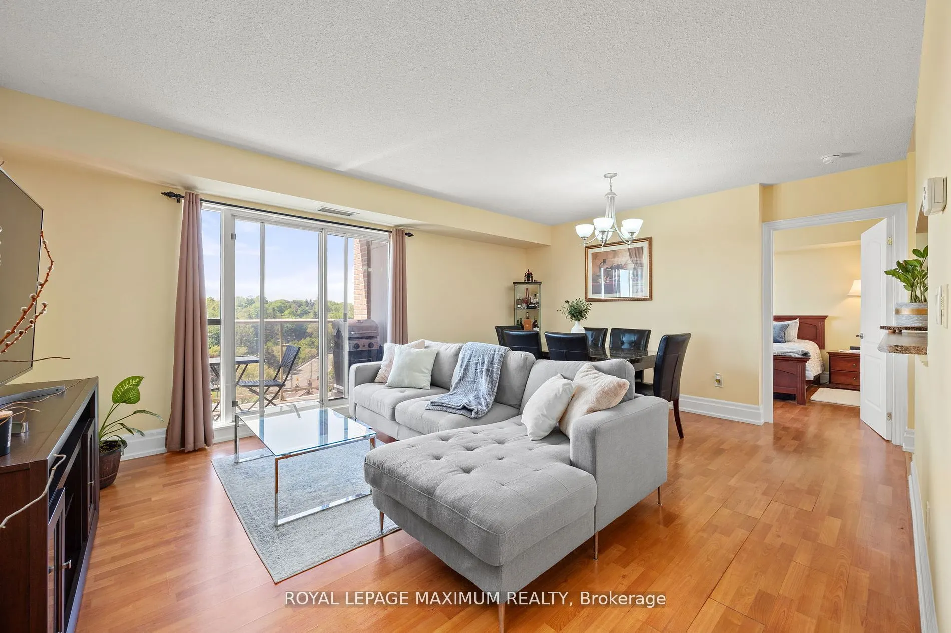 2088 Lawrence Avenue W, #807