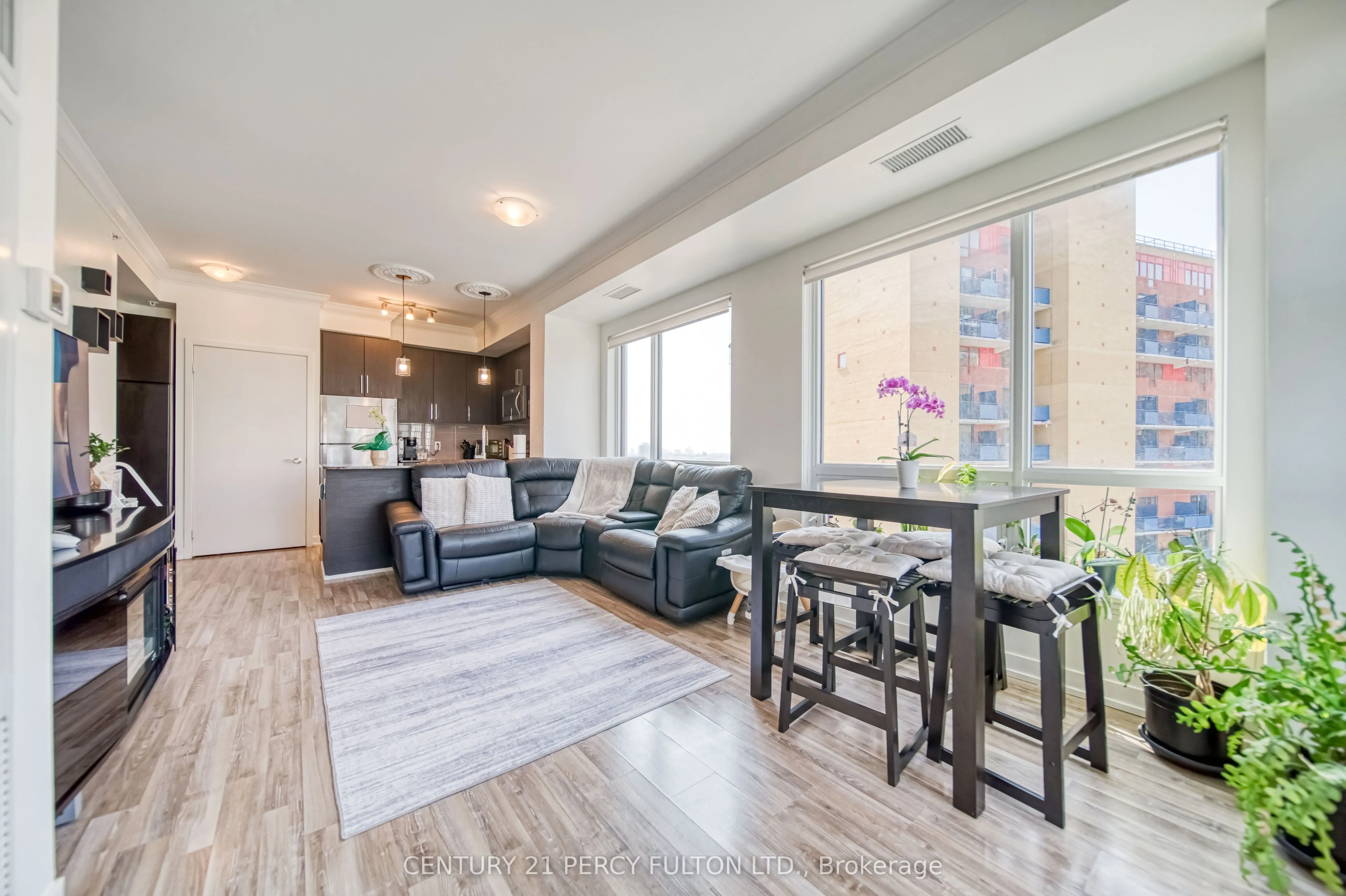840 Queens Plate Drive, #902
