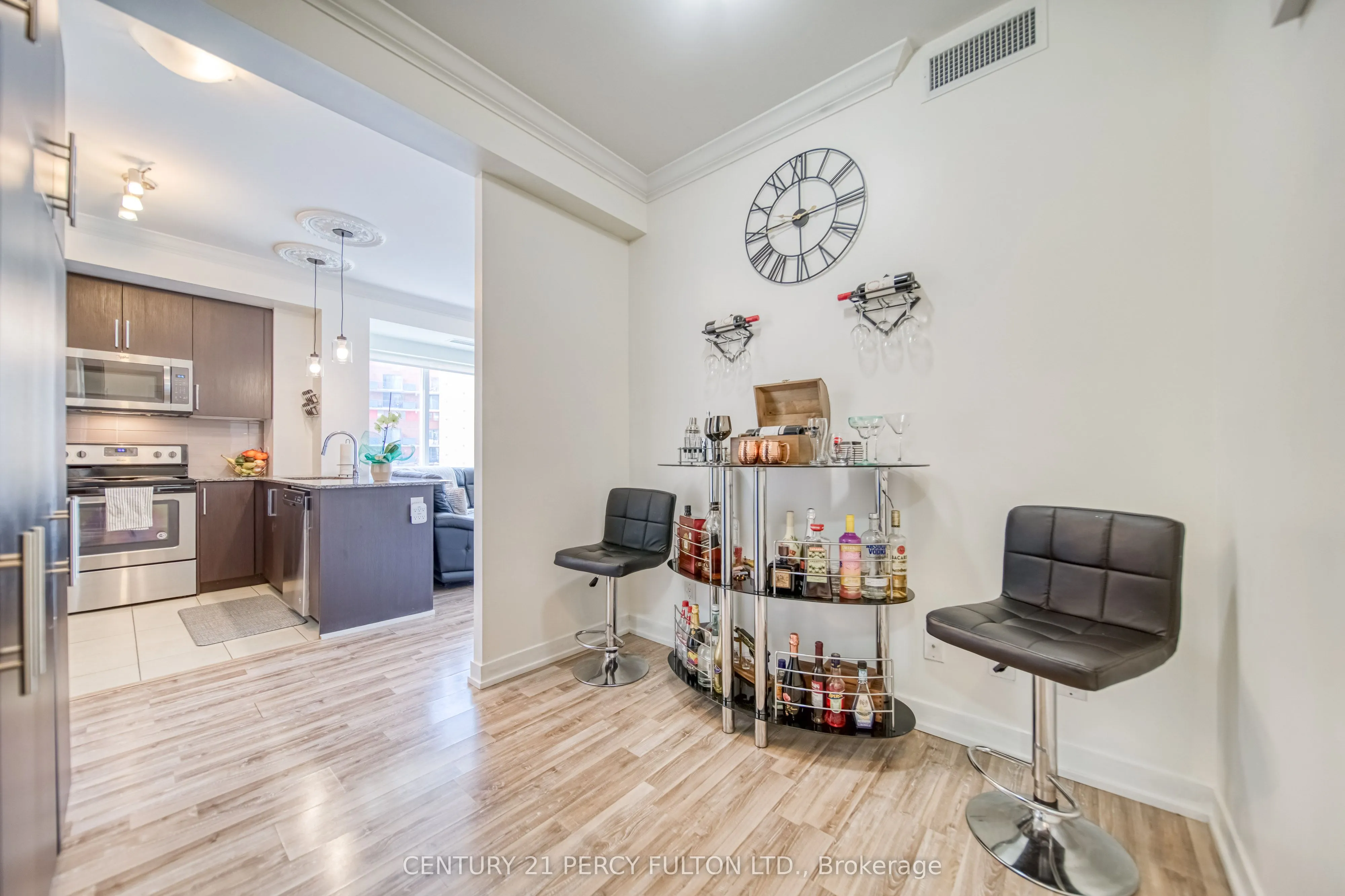 840 Queens Plate Drive, #902