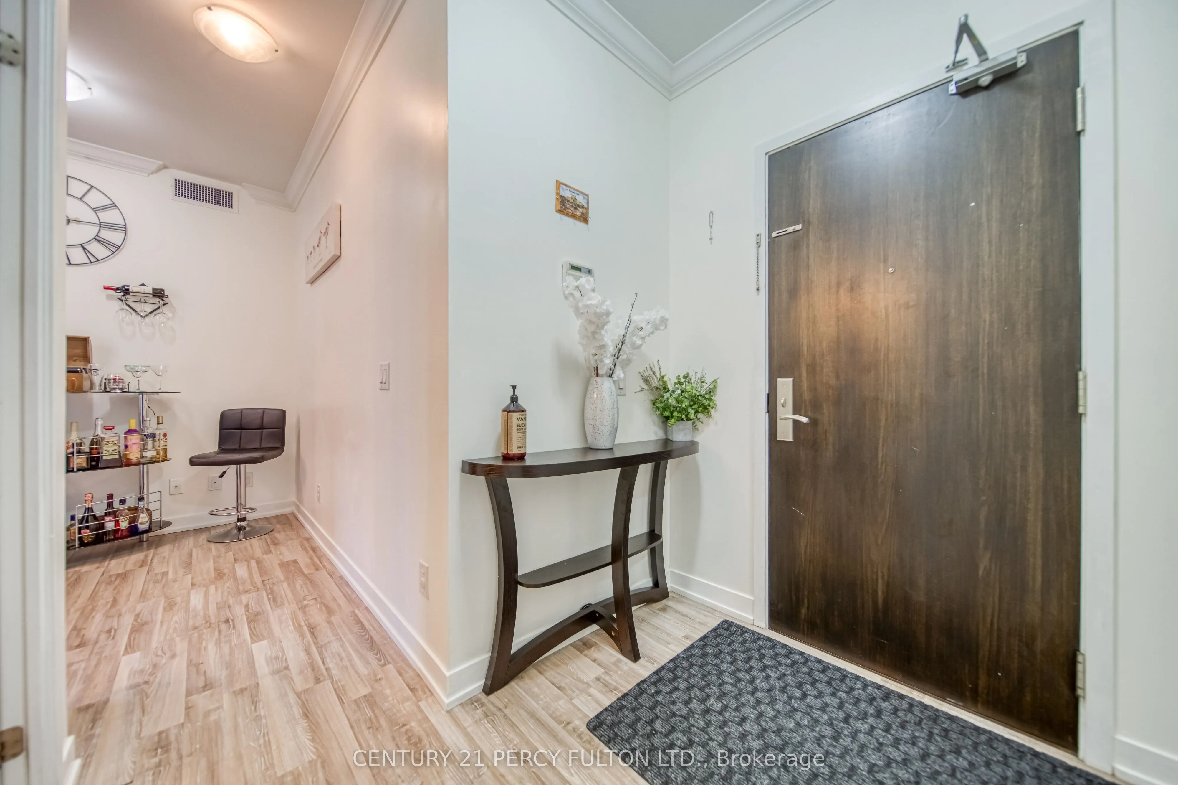 840 Queens Plate Drive, #902