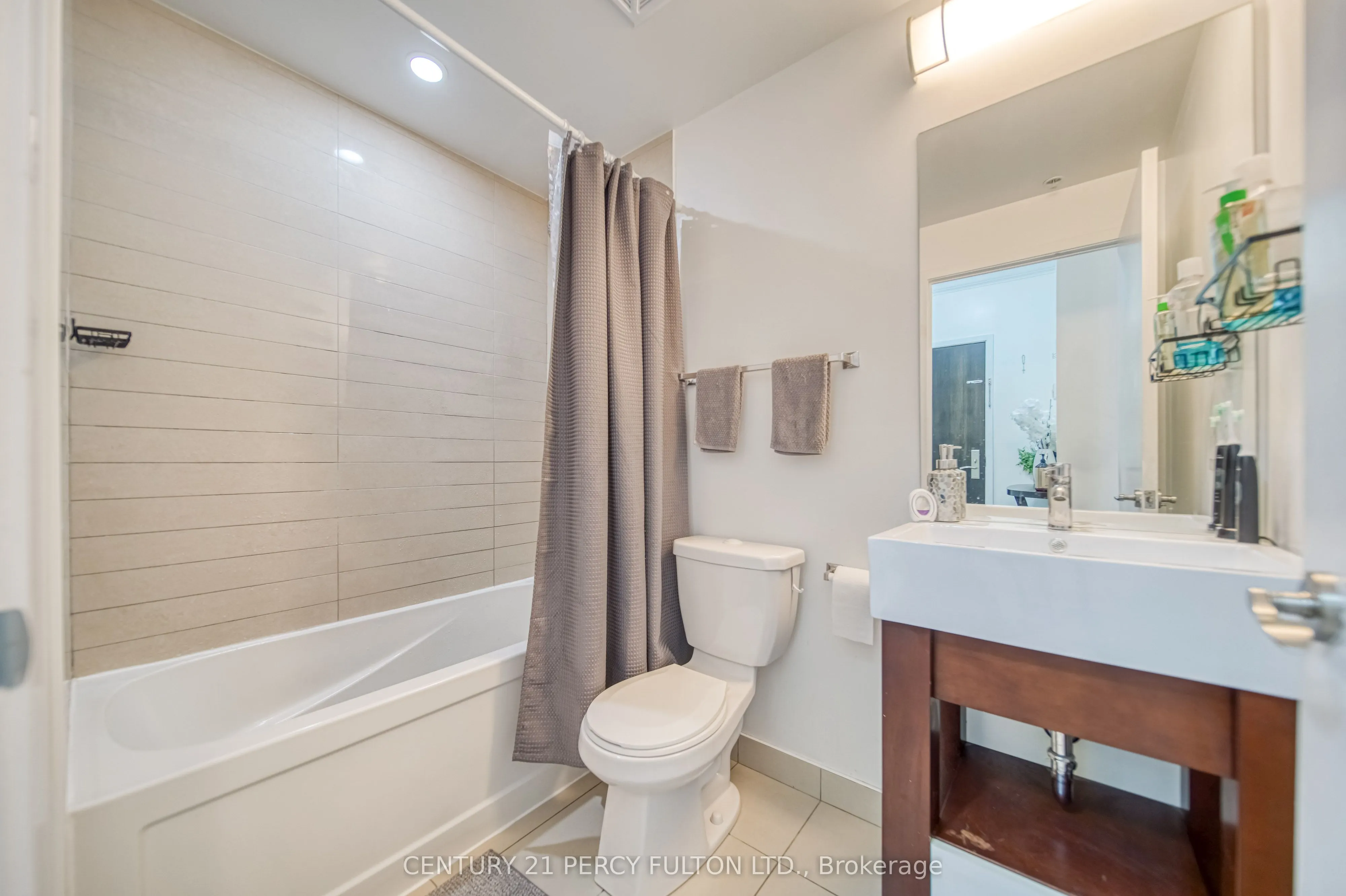 840 Queens Plate Drive, #902
