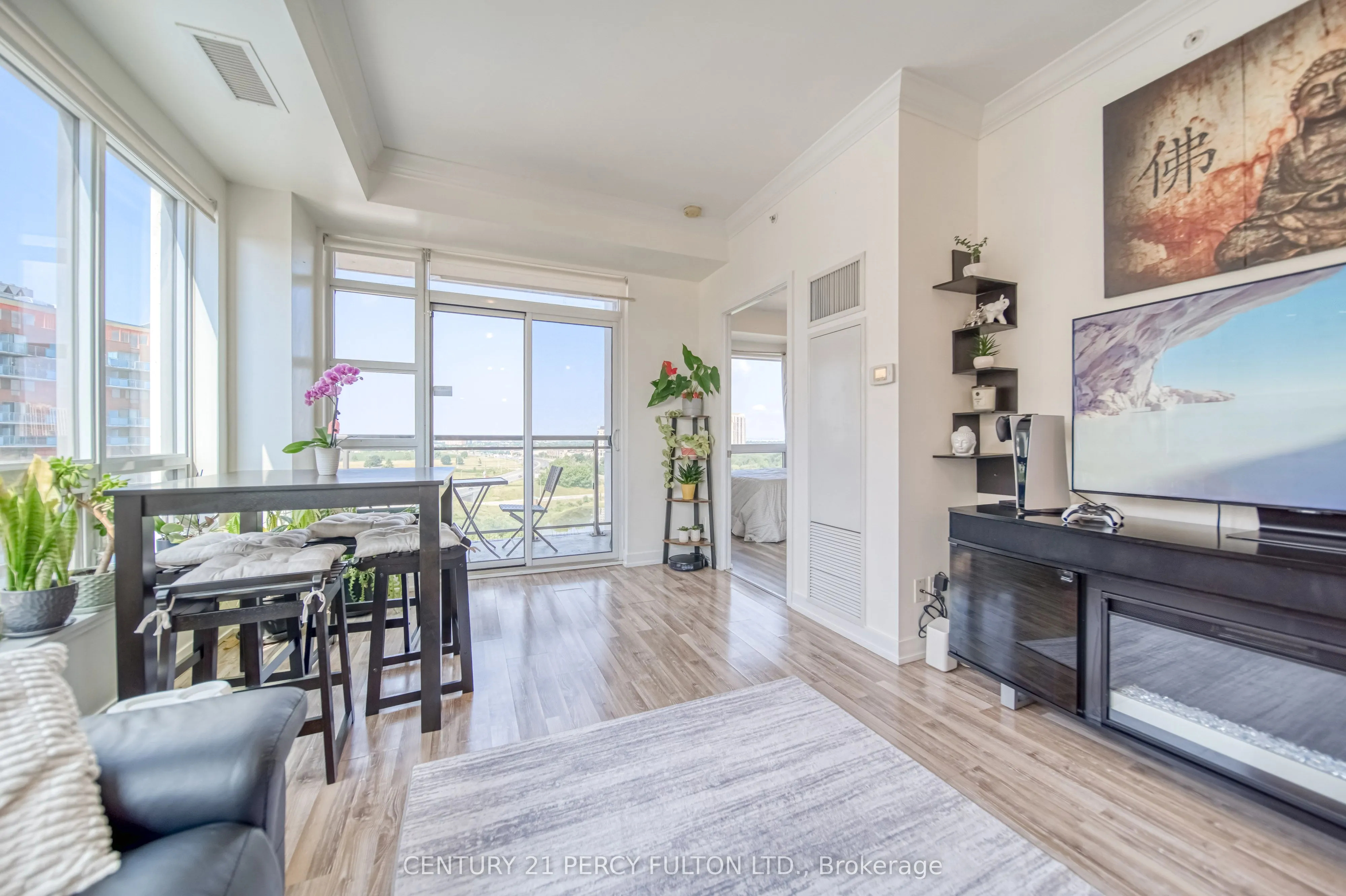 840 Queens Plate Drive, #902