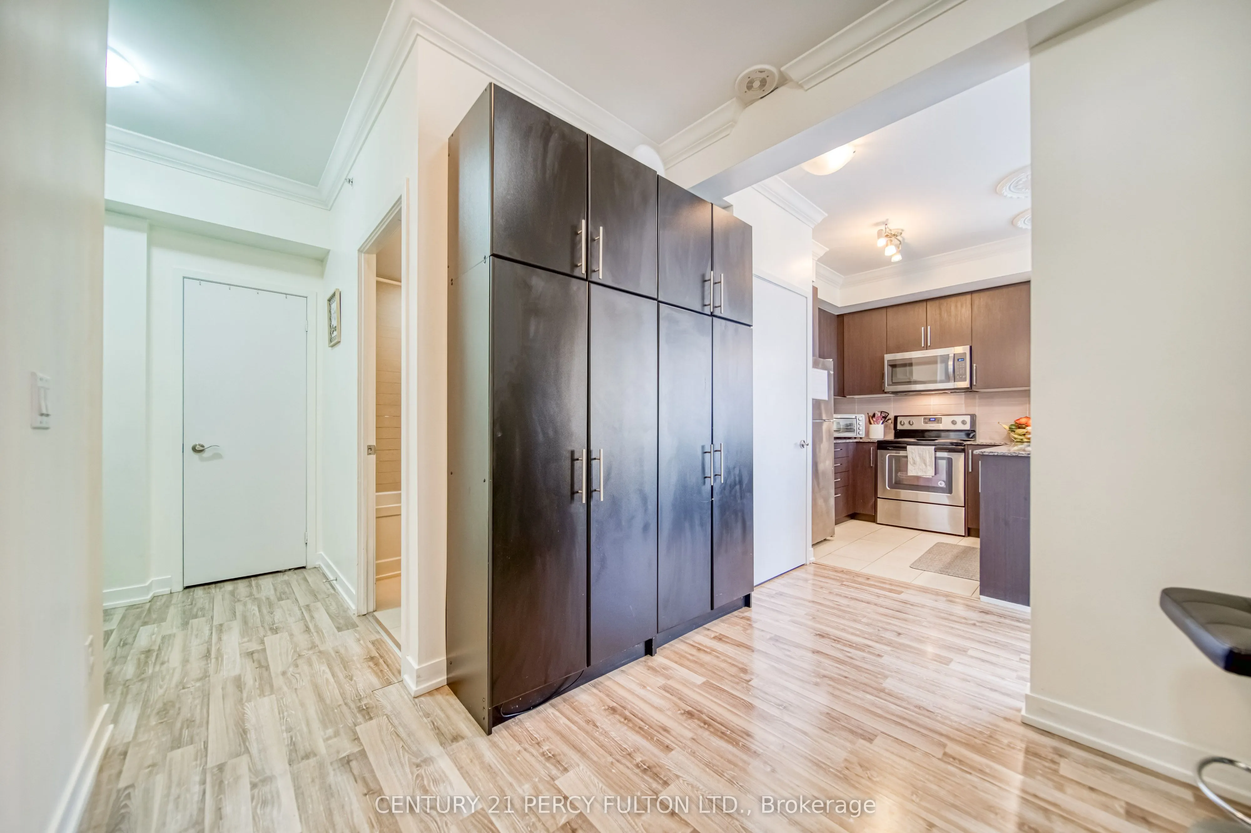 840 Queens Plate Drive, #902