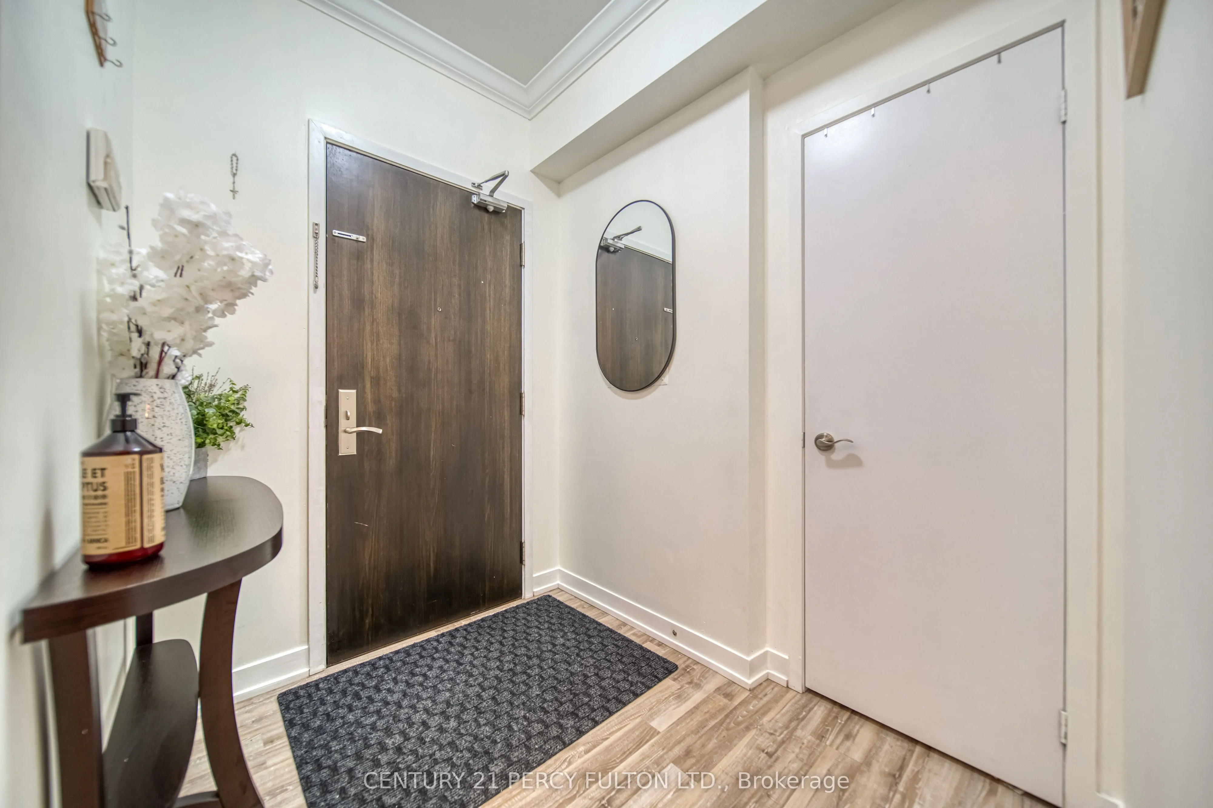840 Queens Plate Drive, #902