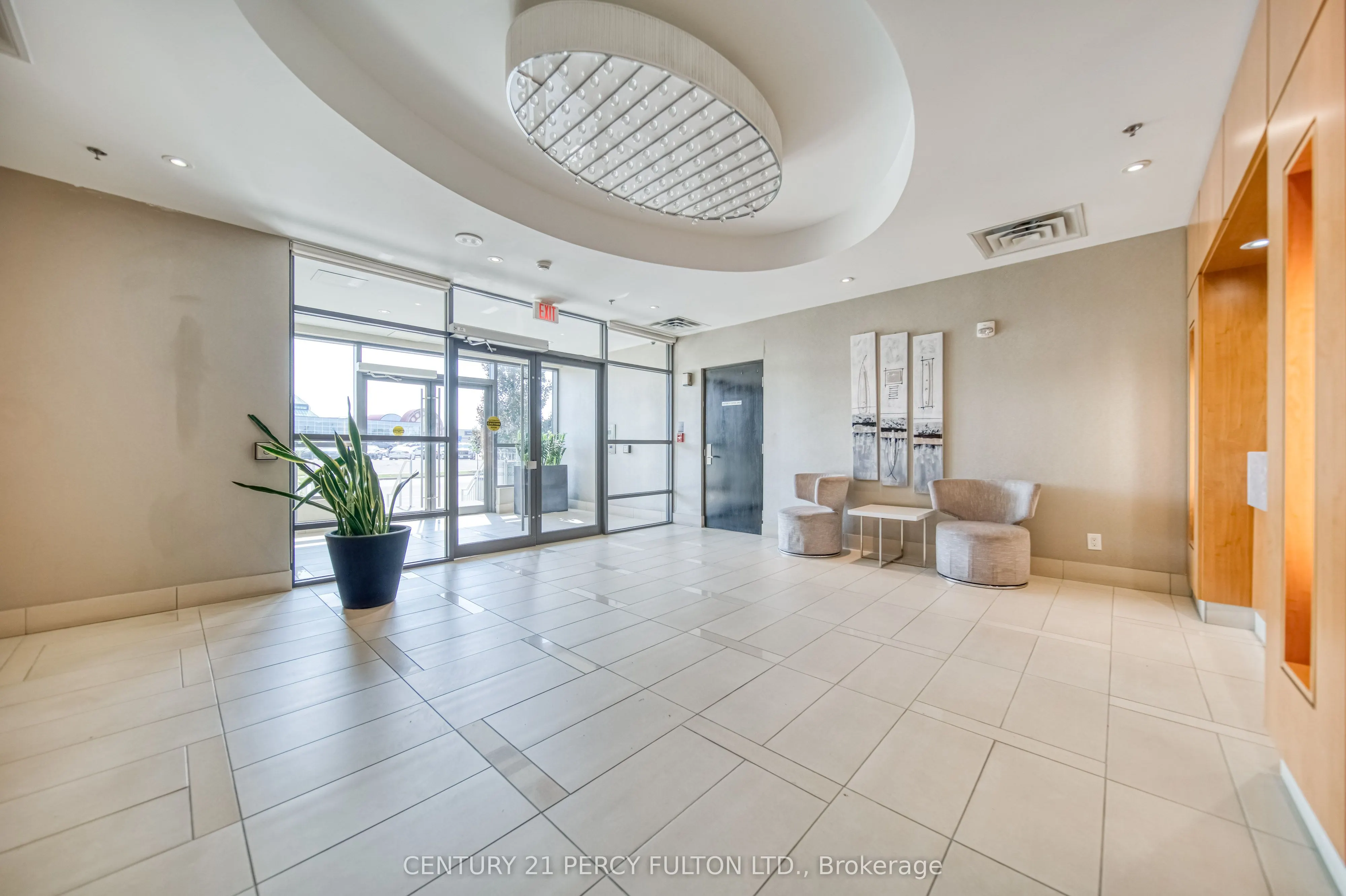 840 Queens Plate Drive, #902