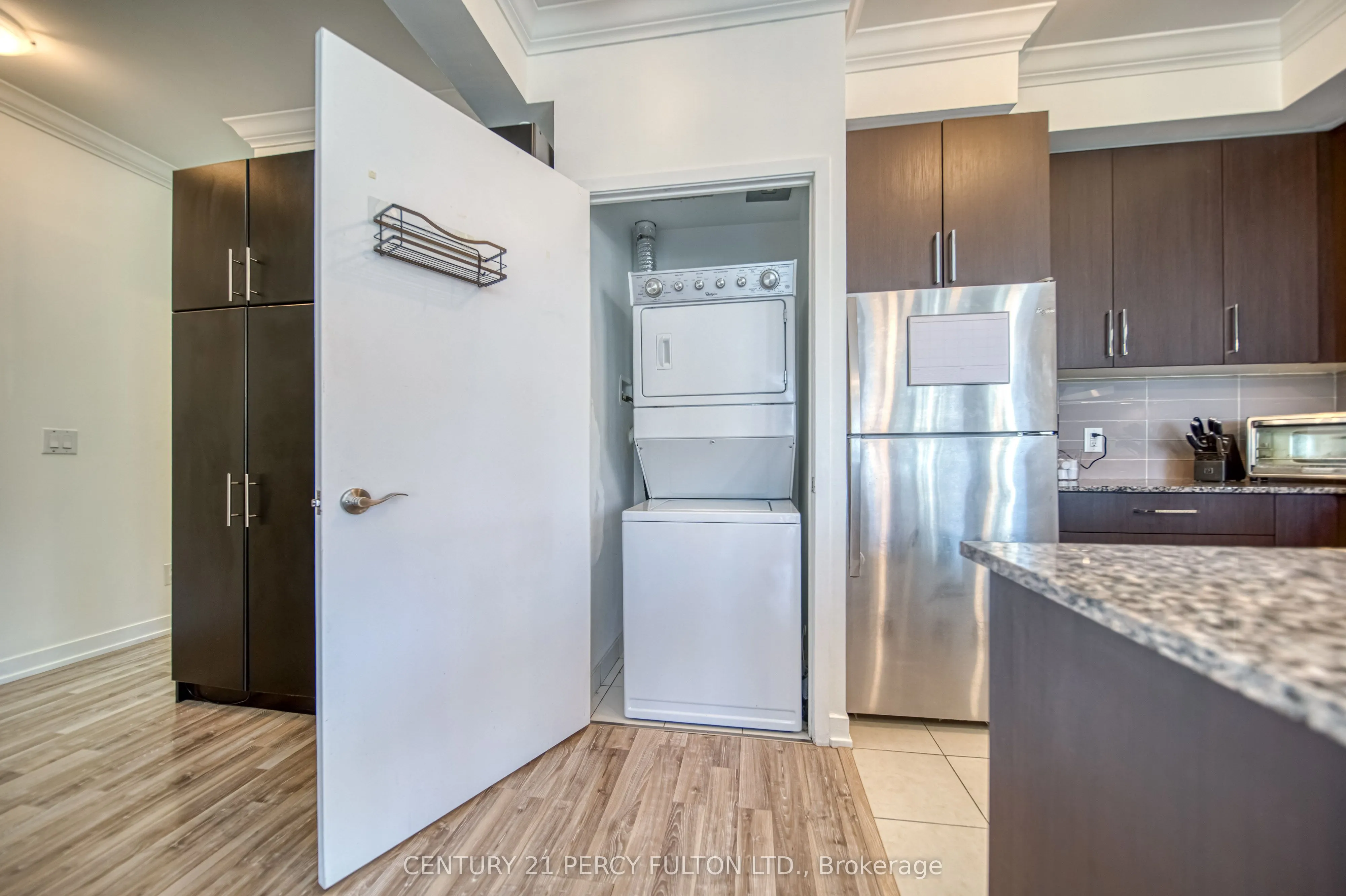 840 Queens Plate Drive, #902