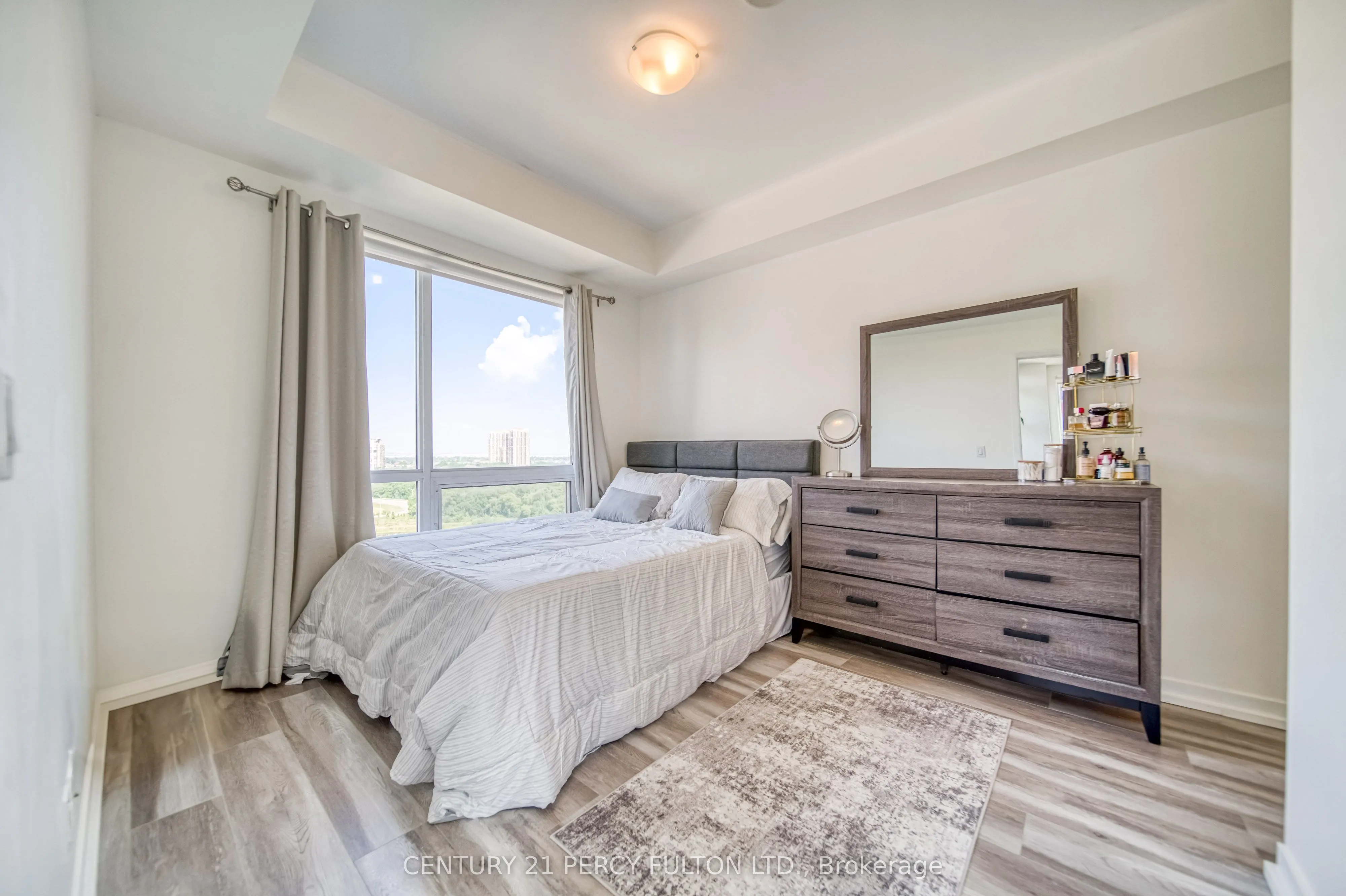 840 Queens Plate Drive, #902