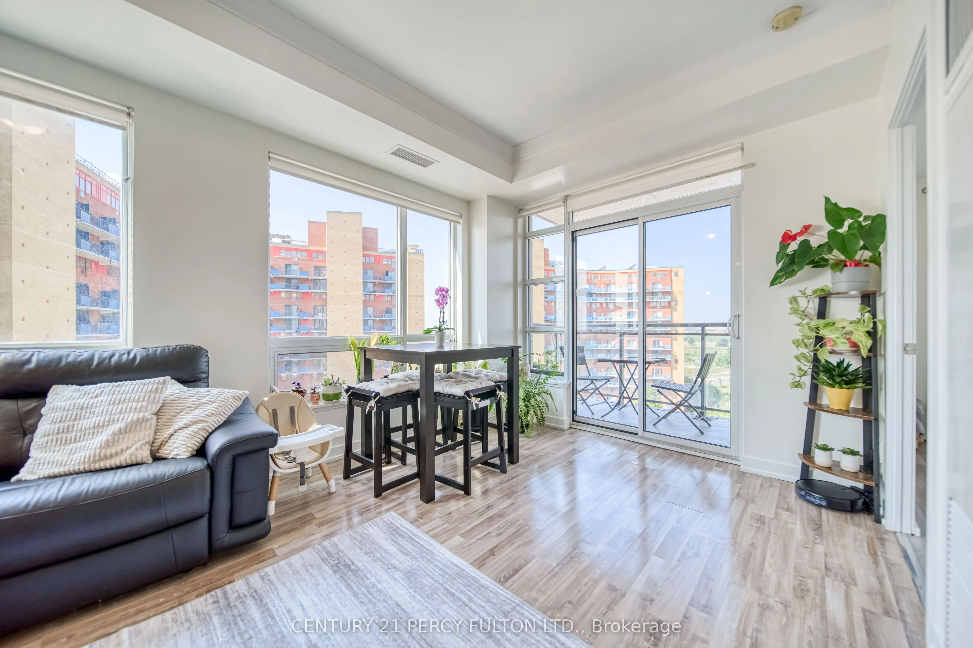 840 Queens Plate Drive, #902