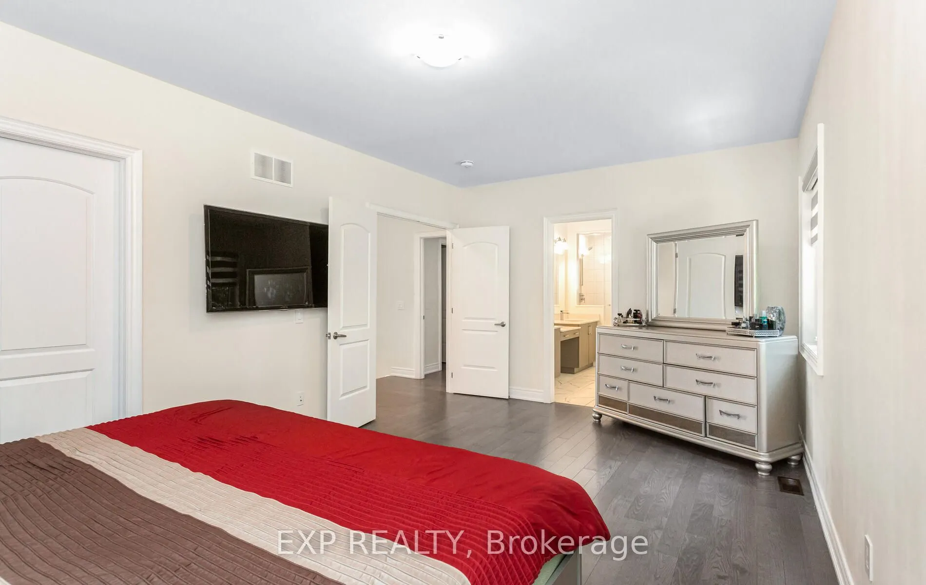 32 Daisy Meadow Crescent