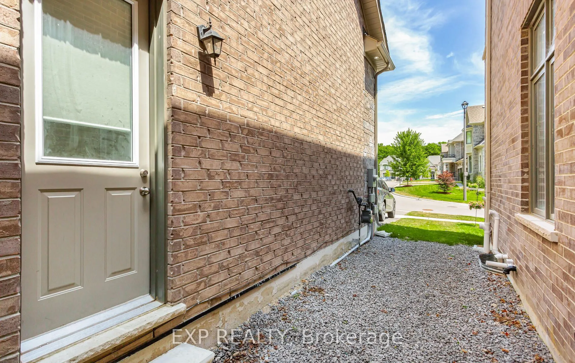 32 Daisy Meadow Crescent