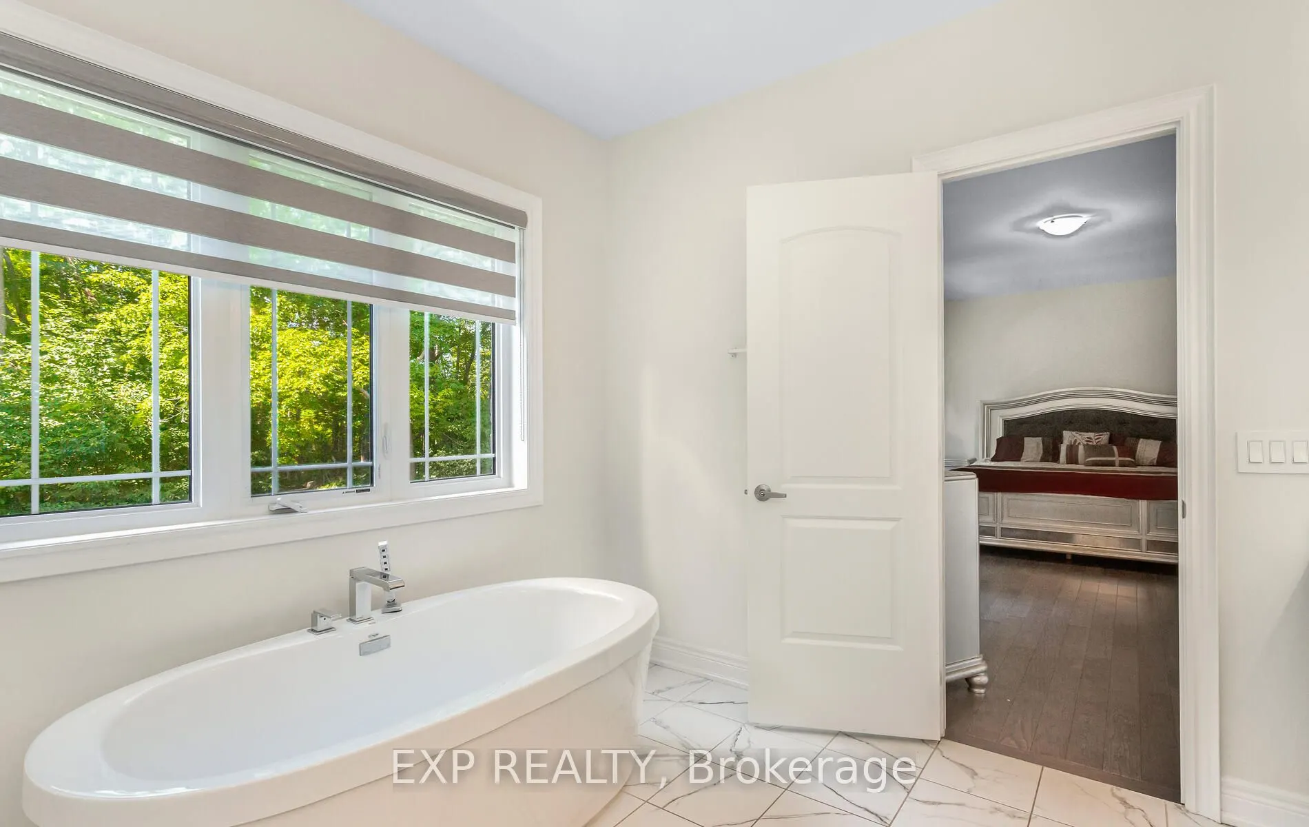 32 Daisy Meadow Crescent