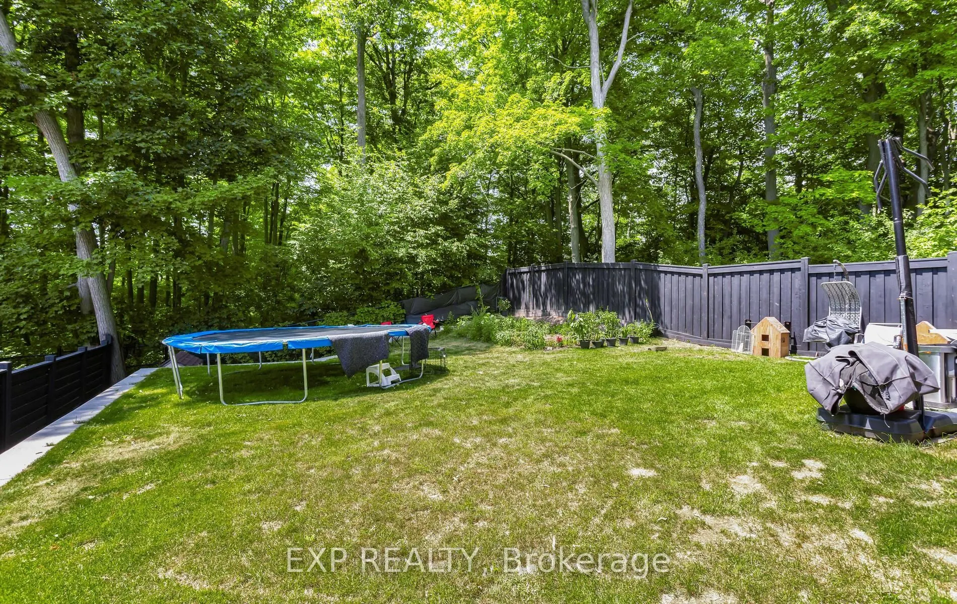 32 Daisy Meadow Crescent