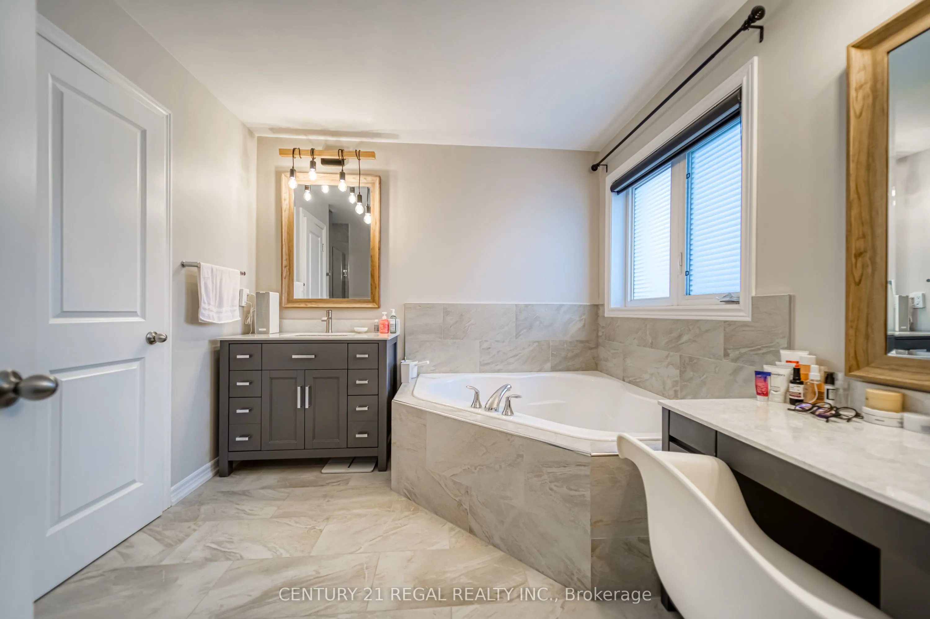 3095 Robert Brown Boulevard
