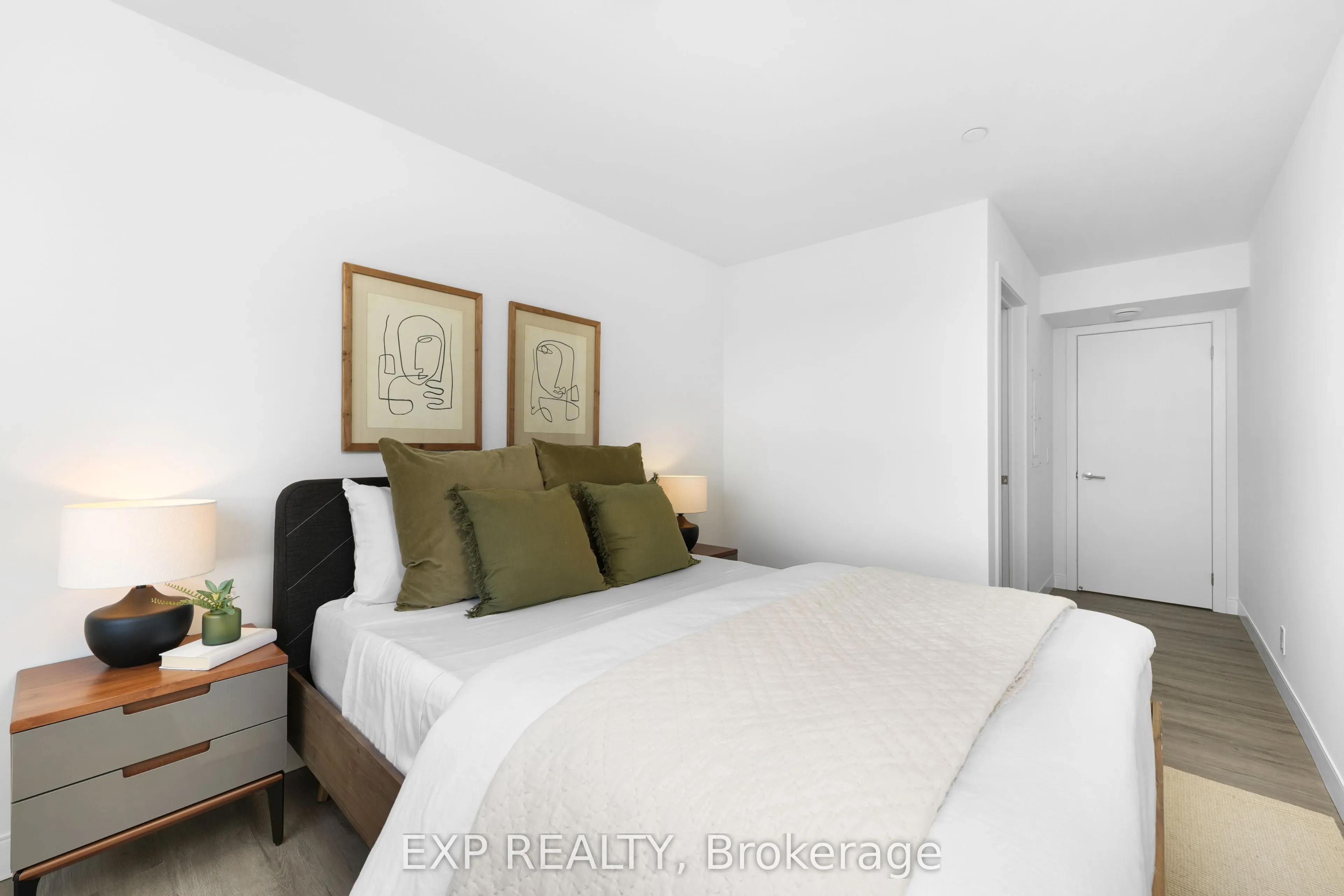 100 Manett Crescent, #404