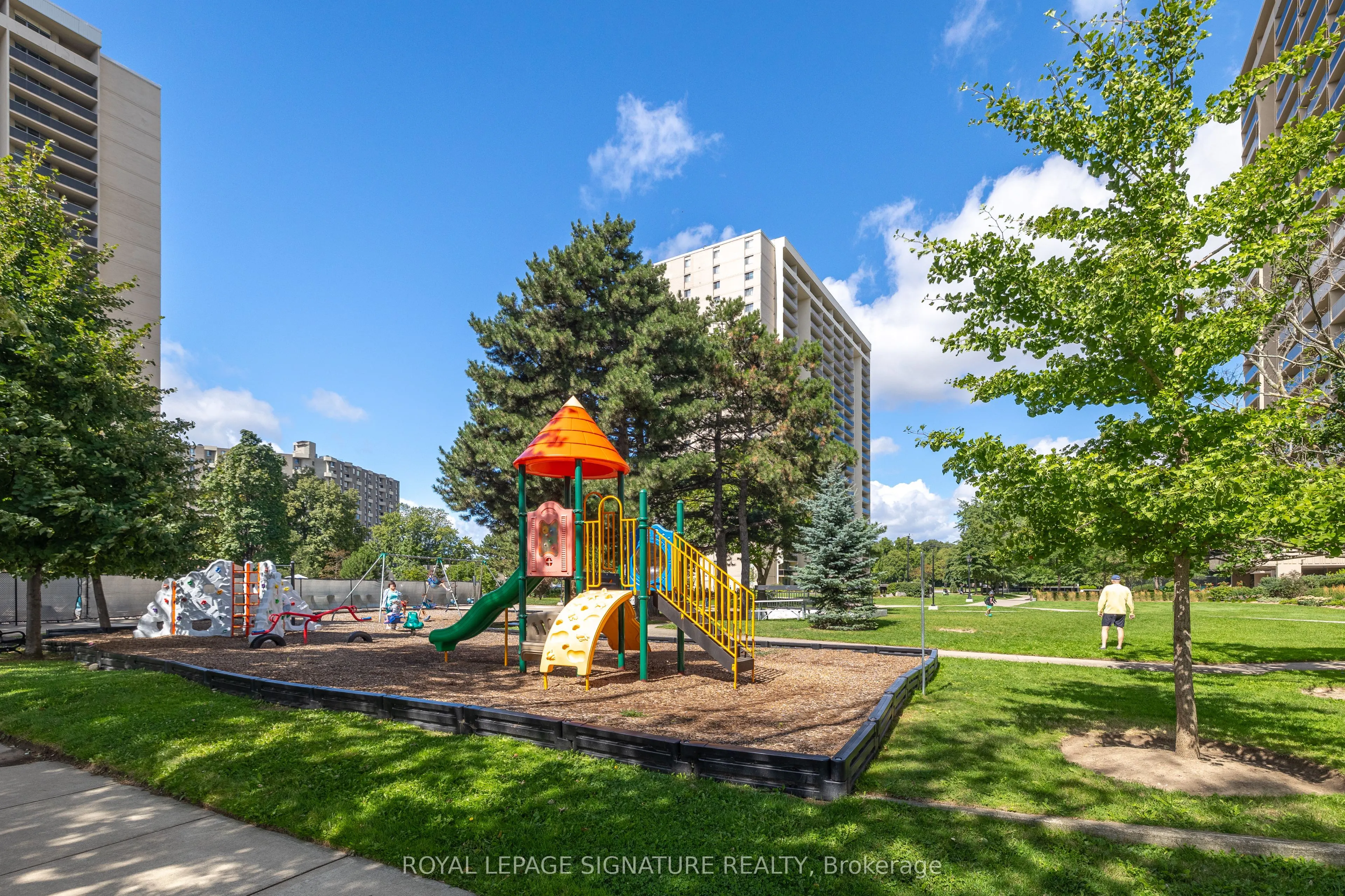820 Burnhamthorpe Road, #2105