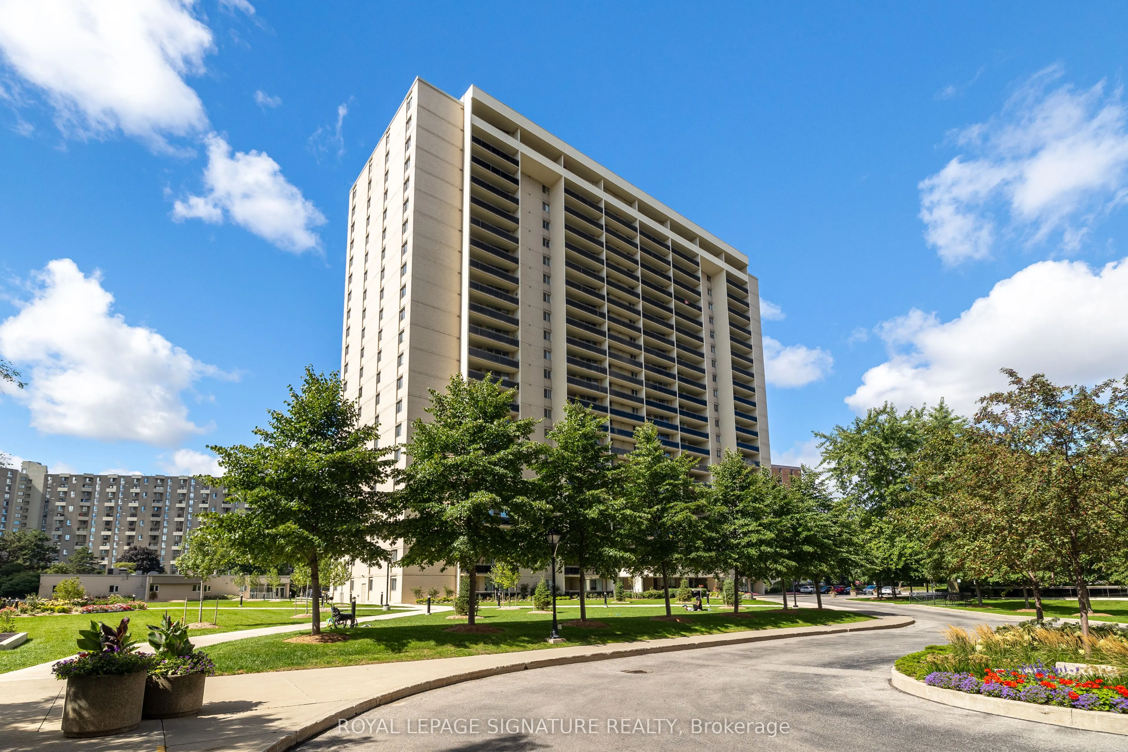 820 Burnhamthorpe Road, #2105