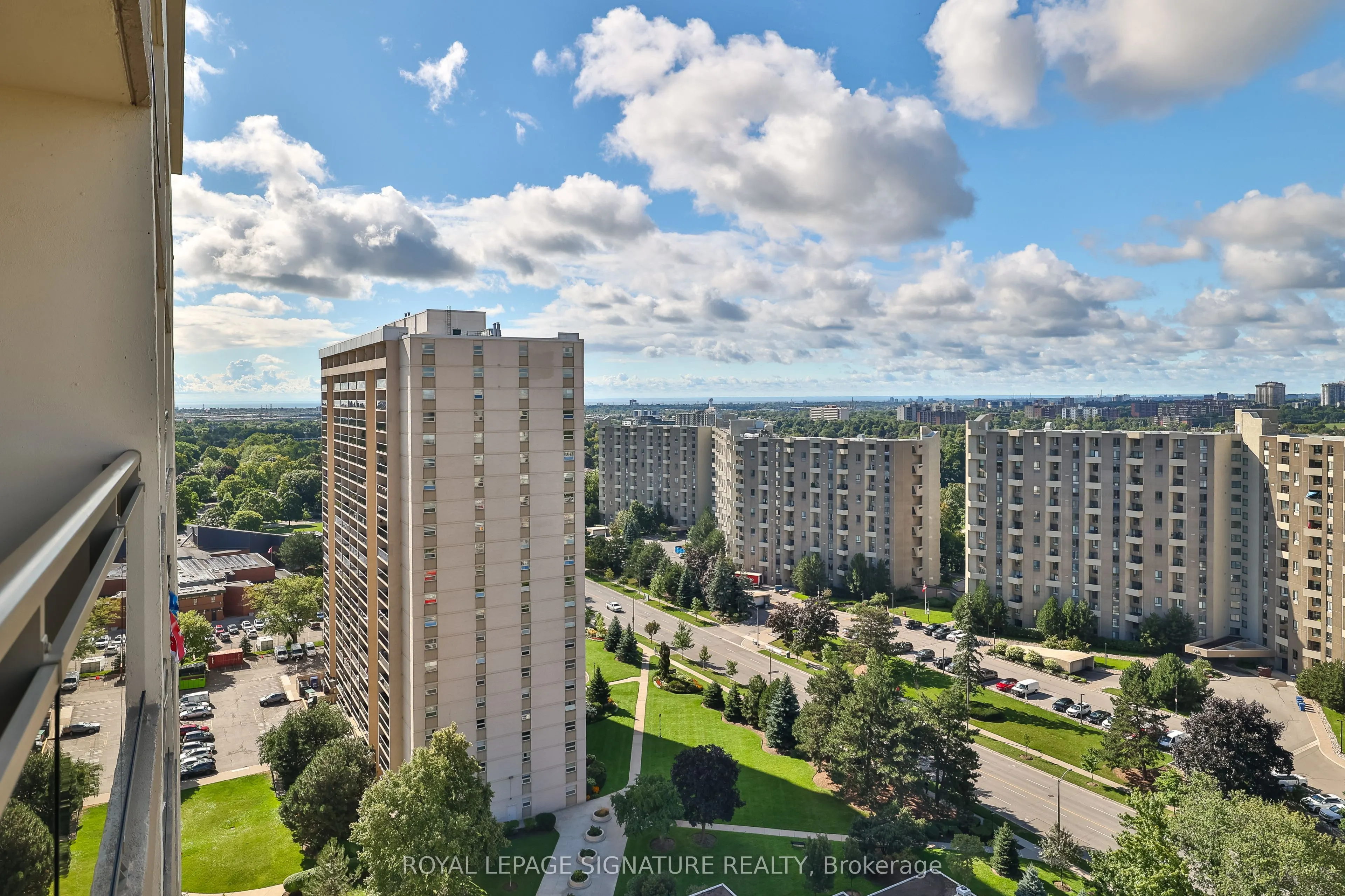 820 Burnhamthorpe Road, #2105