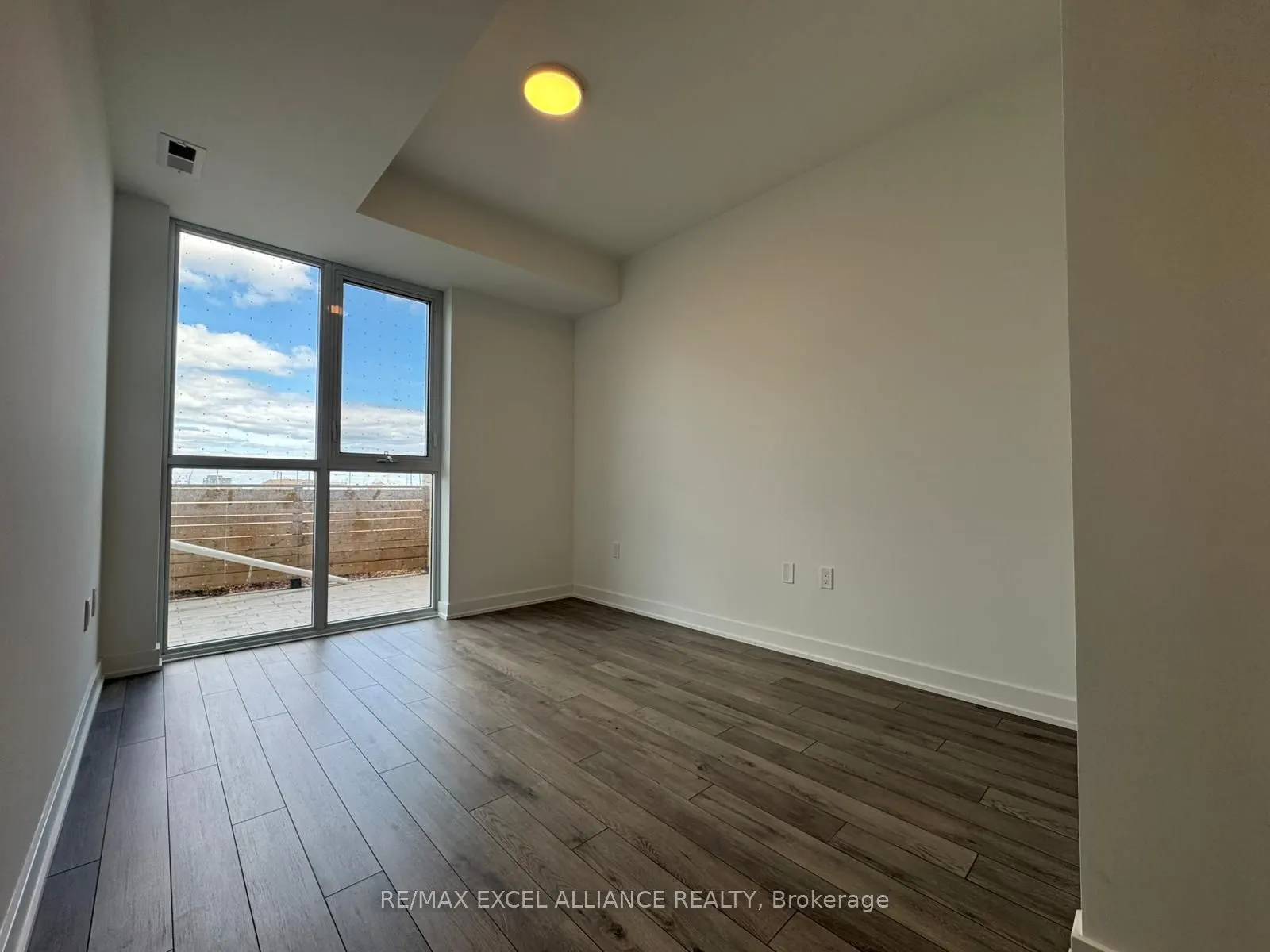 1005 Dundas Street E, #129