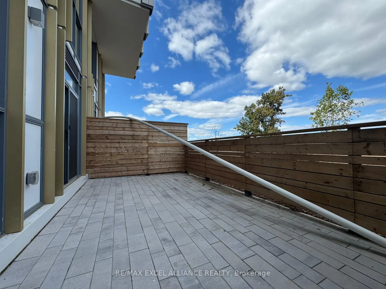 1005 Dundas Street E, #129